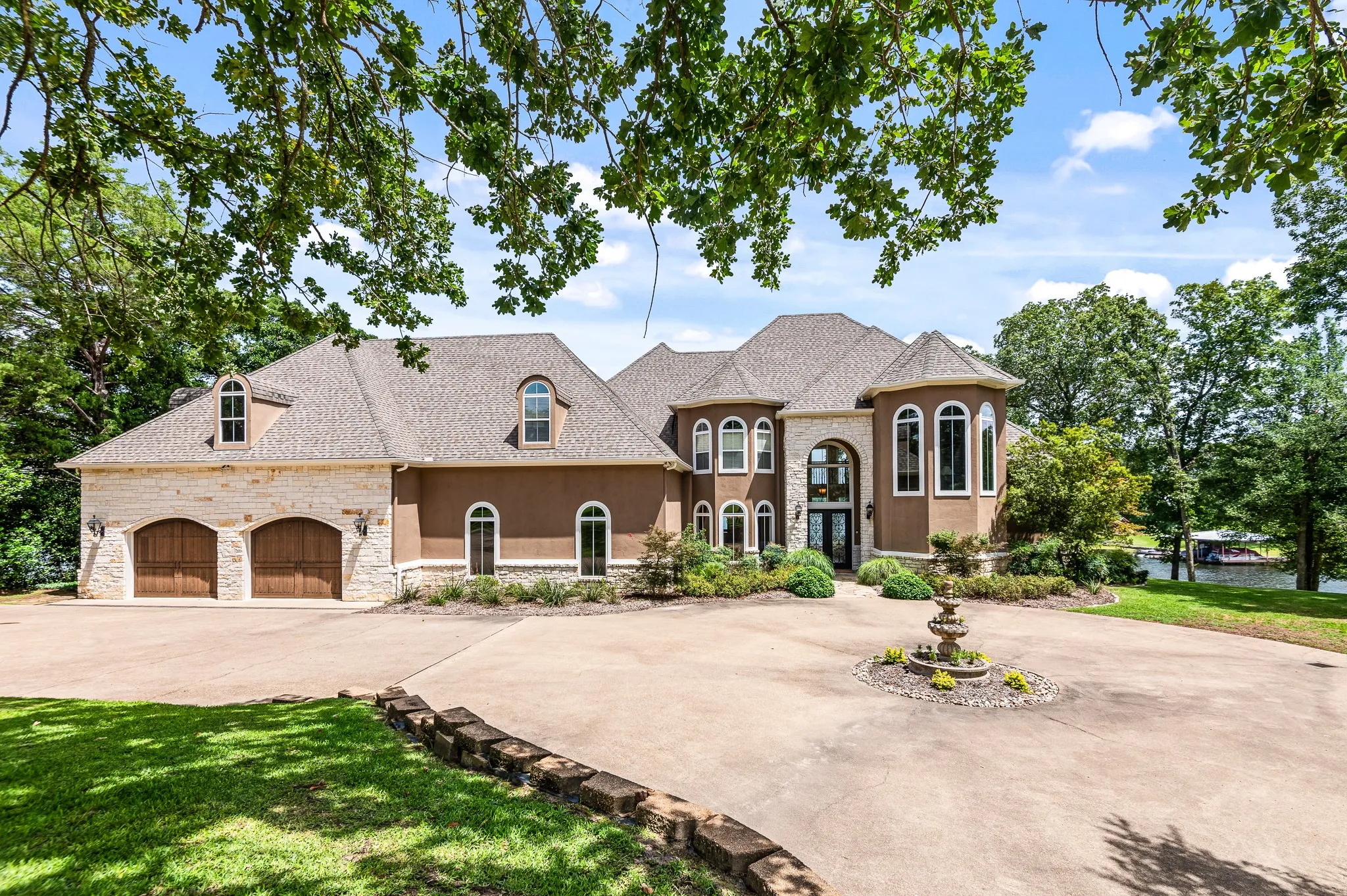 Single Family Residence For Sale in Henderson County , 3637 County Road 4804, Athens, Texas 75752, 5 Bedrooms, 6 Bathrooms, 2 Garage spaces, 7,841 Sqft, built in 2002, Price $3,495,000, mls#21340615, Real Estate Agent in Athens, Homes For Sale in Henderson county, Homes For Sale in Athens, Realtor in Athens Texas, Real Estate Brokerage Independent Realty Texas, Luminita Cordes Realtor