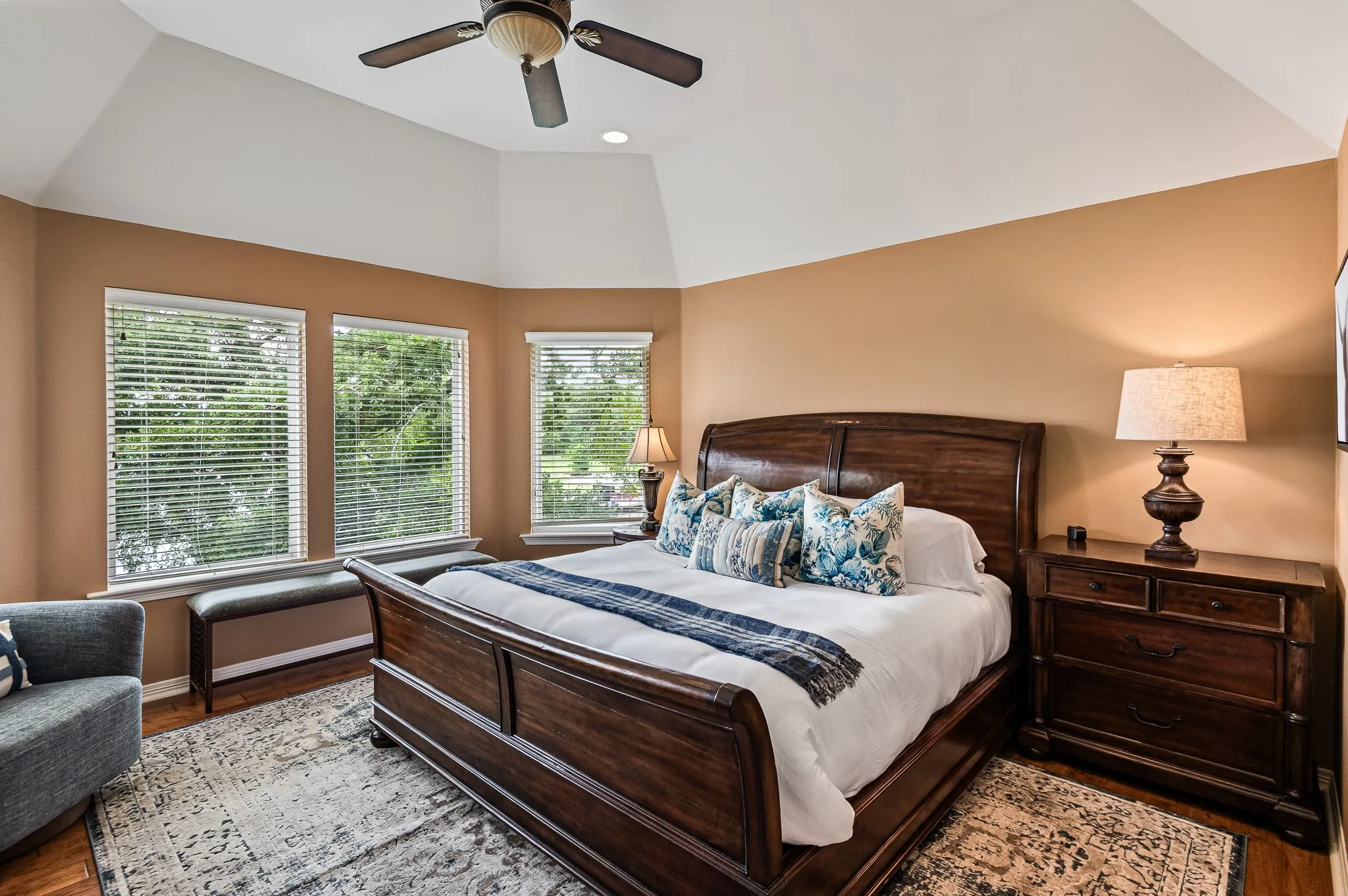 Single Family Residence For Sale in Henderson County , 3637 County Road 4804, Athens, Texas 75752, 5 Bedrooms, 6 Bathrooms, 2 Garage spaces, 7,841 Sqft, built in 2002, Price $3,495,000, mls#21340615, Real Estate Agent in Athens, Homes For Sale in Henderson county, Homes For Sale in Athens, Realtor in Athens Texas, Real Estate Brokerage Independent Realty Texas, Luminita Cordes Realtor