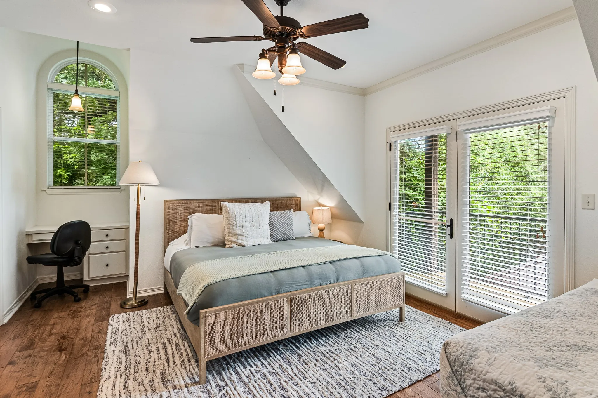 Single Family Residence For Sale in Henderson County , 3637 County Road 4804, Athens, Texas 75752, 5 Bedrooms, 6 Bathrooms, 2 Garage spaces, 7,841 Sqft, built in 2002, Price $3,495,000, mls#21340615, Real Estate Agent in Athens, Homes For Sale in Henderson county, Homes For Sale in Athens, Realtor in Athens Texas, Real Estate Brokerage Independent Realty Texas, Luminita Cordes Realtor