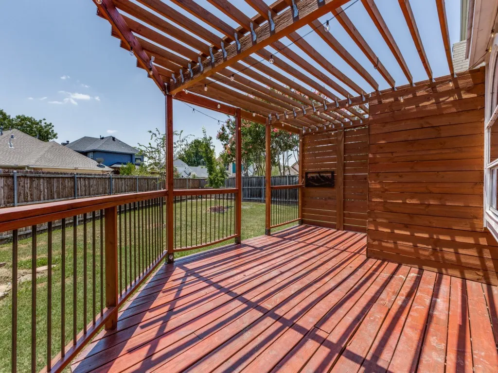Single Family Residence For Sale in Dallas County , 6913 Conestoga Drive, Rowlett, Texas 75089, 3 Bedroom, 3 Bathroom, 2 Garage spaces, 1,917 Sqft, built in 1991, mls#21339903, Real Estate Agent in Rowlett, Homes For Sale in Dallas county, Homes For Sale in Rowlett, Realtor in Rowlett Texas, Real Estate Brokerage Independent Realty Texas, Luminita Cordes Realtor