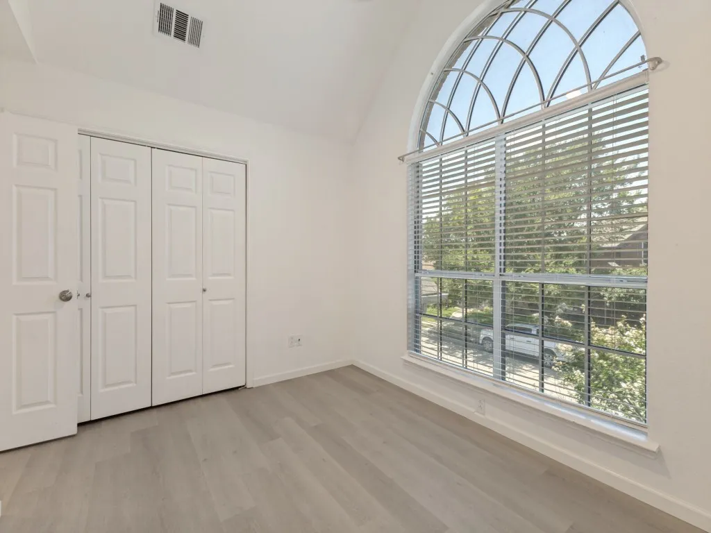 Single Family Residence For Sale in Dallas County , 6913 Conestoga Drive, Rowlett, Texas 75089, 3 Bedroom, 3 Bathroom, 2 Garage spaces, 1,917 Sqft, built in 1991, mls#21339903, Real Estate Agent in Rowlett, Homes For Sale in Dallas county, Homes For Sale in Rowlett, Realtor in Rowlett Texas, Real Estate Brokerage Independent Realty Texas, Luminita Cordes Realtor