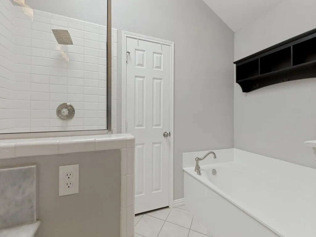 Single Family Residence For Sale in Dallas County , 6913 Conestoga Drive, Rowlett, Texas 75089, 3 Bedroom, 3 Bathroom, 2 Garage spaces, 1,917 Sqft, built in 1991, mls#21339903, Real Estate Agent in Rowlett, Homes For Sale in Dallas county, Homes For Sale in Rowlett, Realtor in Rowlett Texas, Real Estate Brokerage Independent Realty Texas, Luminita Cordes Realtor