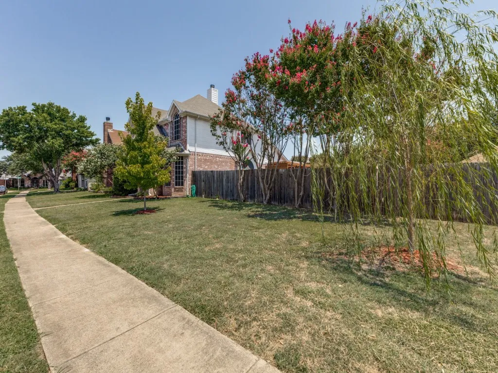 Single Family Residence For Sale in Dallas County , 6913 Conestoga Drive, Rowlett, Texas 75089, 3 Bedroom, 3 Bathroom, 2 Garage spaces, 1,917 Sqft, built in 1991, mls#21339903, Real Estate Agent in Rowlett, Homes For Sale in Dallas county, Homes For Sale in Rowlett, Realtor in Rowlett Texas, Real Estate Brokerage Independent Realty Texas, Luminita Cordes Realtor