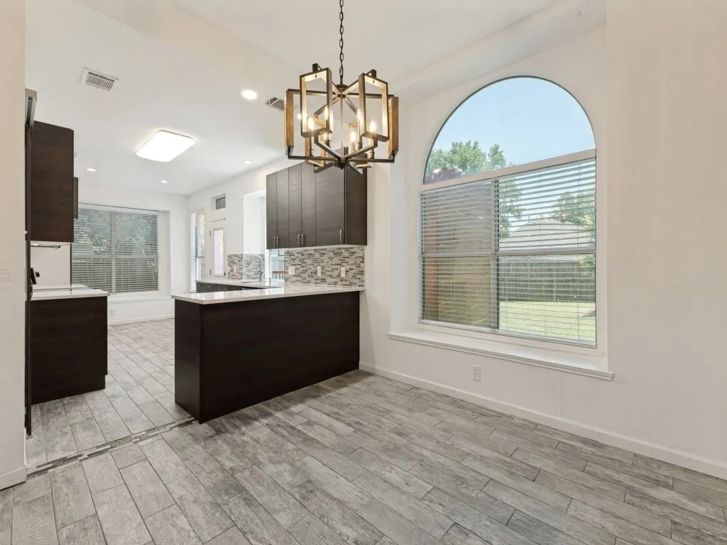 Single Family Residence For Sale in Dallas County , 6913 Conestoga Drive, Rowlett, Texas 75089, 3 Bedroom, 3 Bathroom, 2 Garage spaces, 1,917 Sqft, built in 1991, mls#21339903, Real Estate Agent in Rowlett, Homes For Sale in Dallas county, Homes For Sale in Rowlett, Realtor in Rowlett Texas, Real Estate Brokerage Independent Realty Texas, Luminita Cordes Realtor