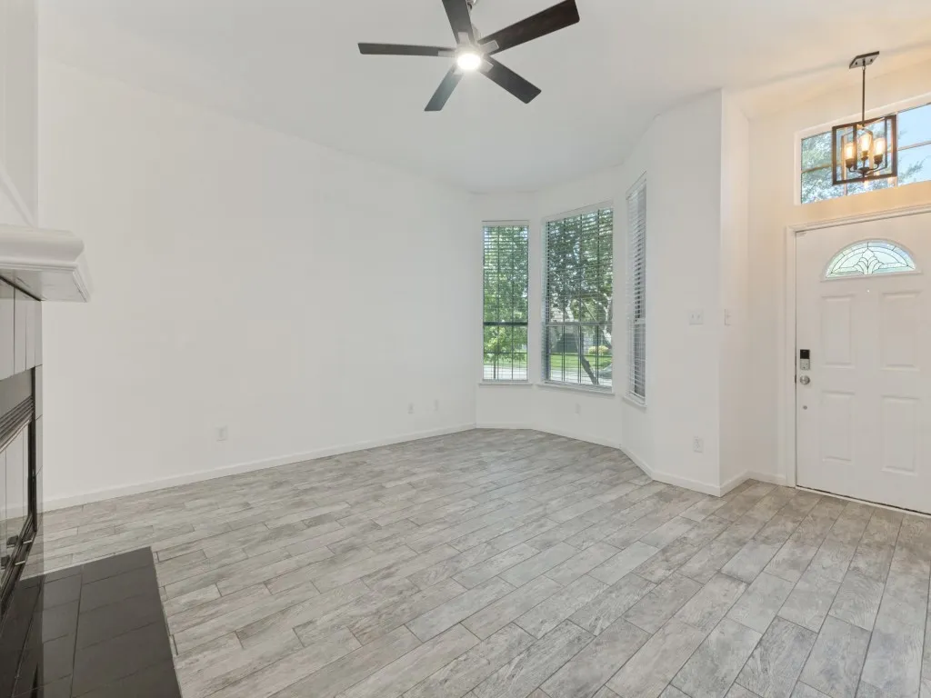 Single Family Residence For Sale in Dallas County , 6913 Conestoga Drive, Rowlett, Texas 75089, 3 Bedroom, 3 Bathroom, 2 Garage spaces, 1,917 Sqft, built in 1991, mls#21339903, Real Estate Agent in Rowlett, Homes For Sale in Dallas county, Homes For Sale in Rowlett, Realtor in Rowlett Texas, Real Estate Brokerage Independent Realty Texas, Luminita Cordes Realtor