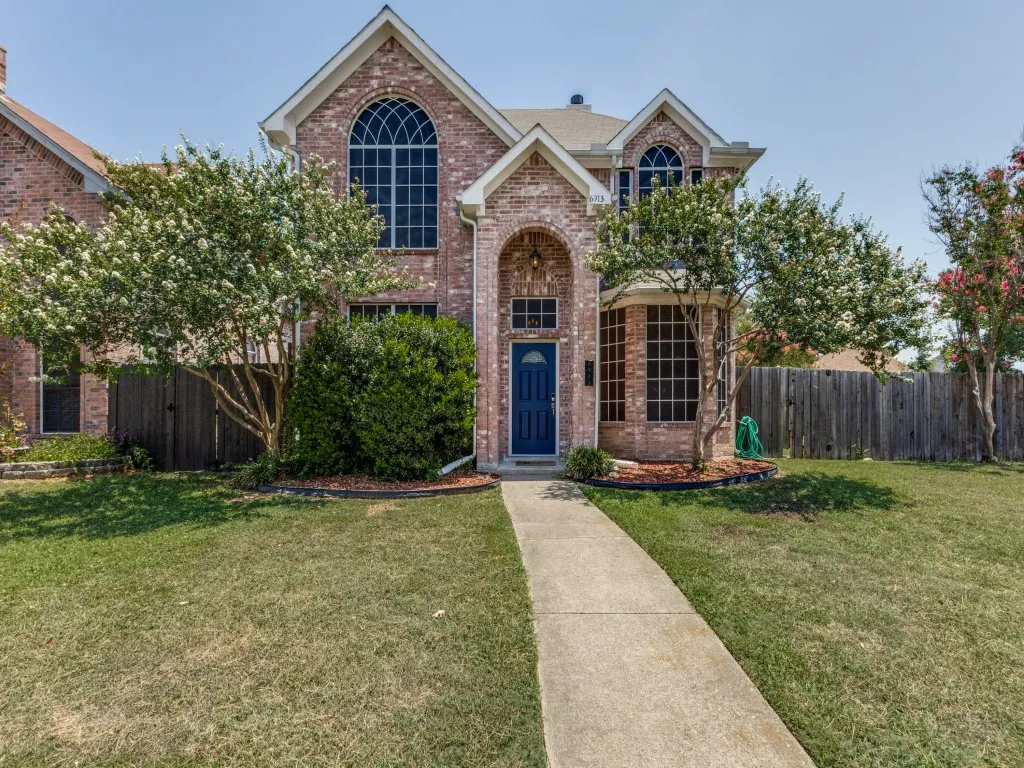 Single Family Residence For Sale in Dallas County , 6913 Conestoga Drive, Rowlett, Texas 75089, 3 Bedroom, 3 Bathroom, 2 Garage spaces, 1,917 Sqft, built in 1991, mls#21339903, Real Estate Agent in Rowlett, Homes For Sale in Dallas county, Homes For Sale in Rowlett, Realtor in Rowlett Texas, Real Estate Brokerage Independent Realty Texas, Luminita Cordes Realtor