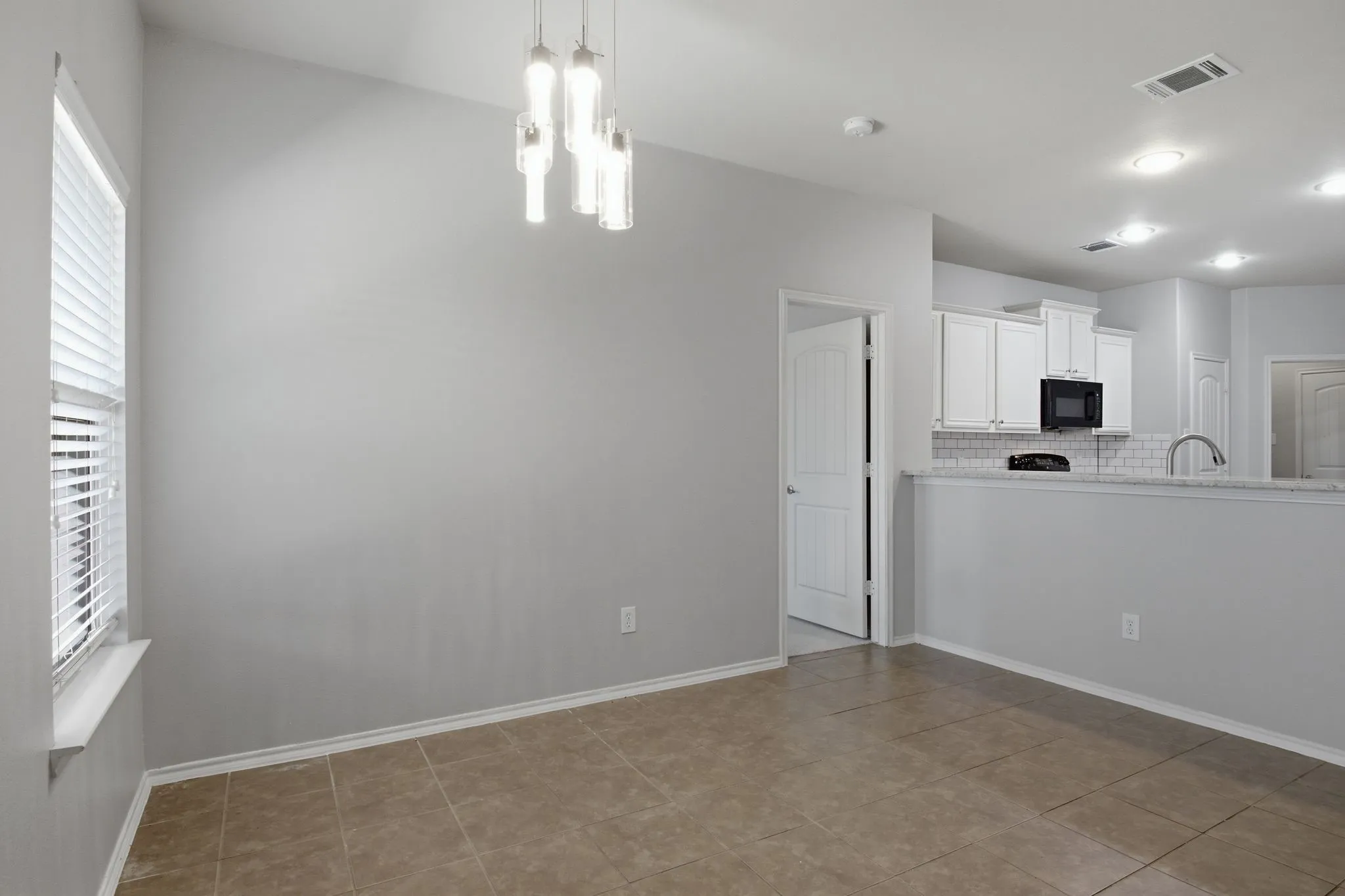 Single Family Residence For Sale in Collin County , 125 Meadow Crest Drive, Princeton, Texas 75407, 3 Bedroom, 2 Bathroom, 2 Garage spaces, 1,873 Sqft, built in 2012, mls#21340063, Real Estate Agent in Princeton, Homes For Sale in Collin county, Homes For Sale in Princeton, Realtor in Princeton Texas, Real Estate Brokerage Independent Realty Texas, Luminita Cordes Realtor