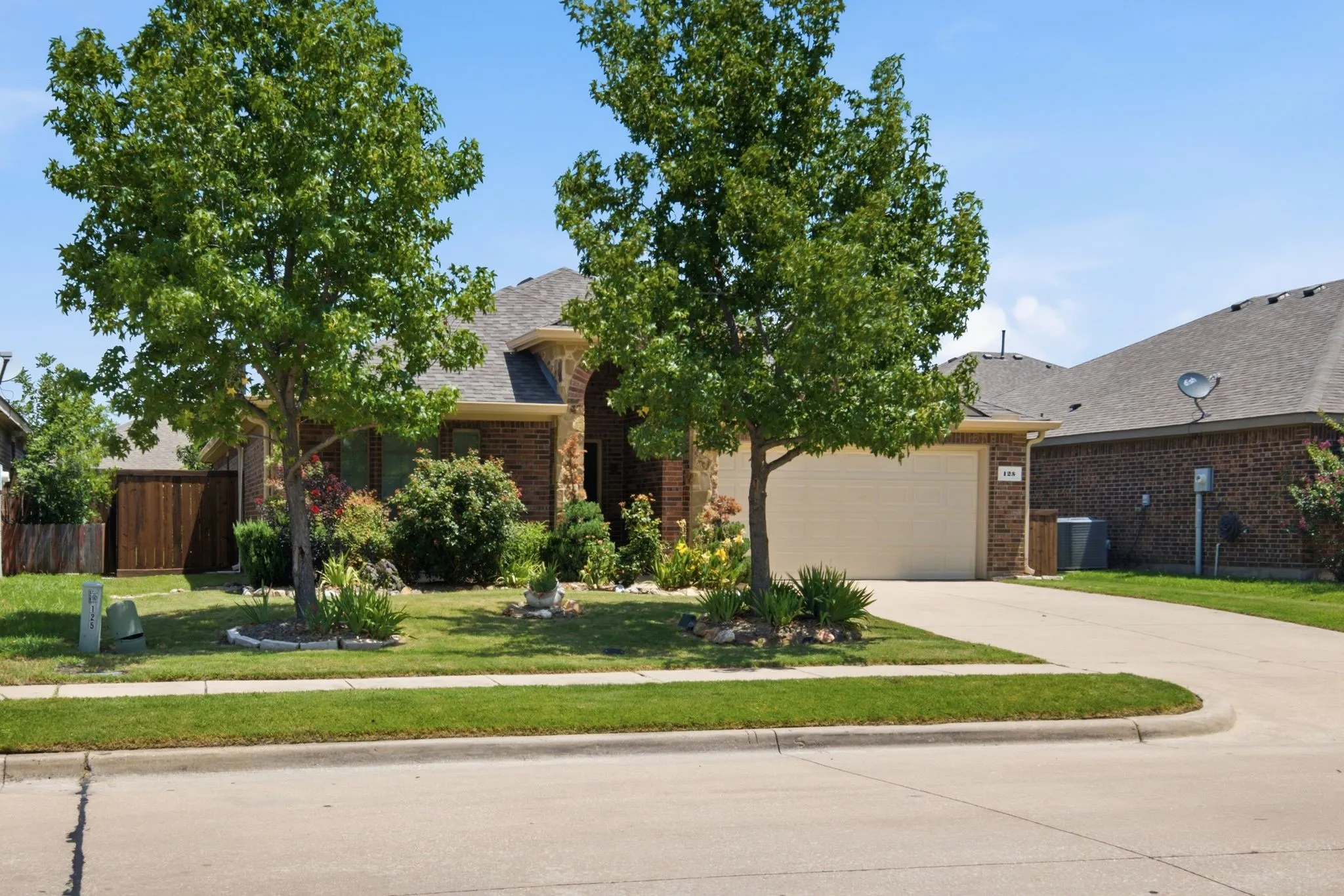 Single Family Residence For Sale in Collin County , 125 Meadow Crest Drive, Princeton, Texas 75407, 3 Bedroom, 2 Bathroom, 2 Garage spaces, 1,873 Sqft, built in 2012, mls#21340063, Real Estate Agent in Princeton, Homes For Sale in Collin county, Homes For Sale in Princeton, Realtor in Princeton Texas, Real Estate Brokerage Independent Realty Texas, Luminita Cordes Realtor