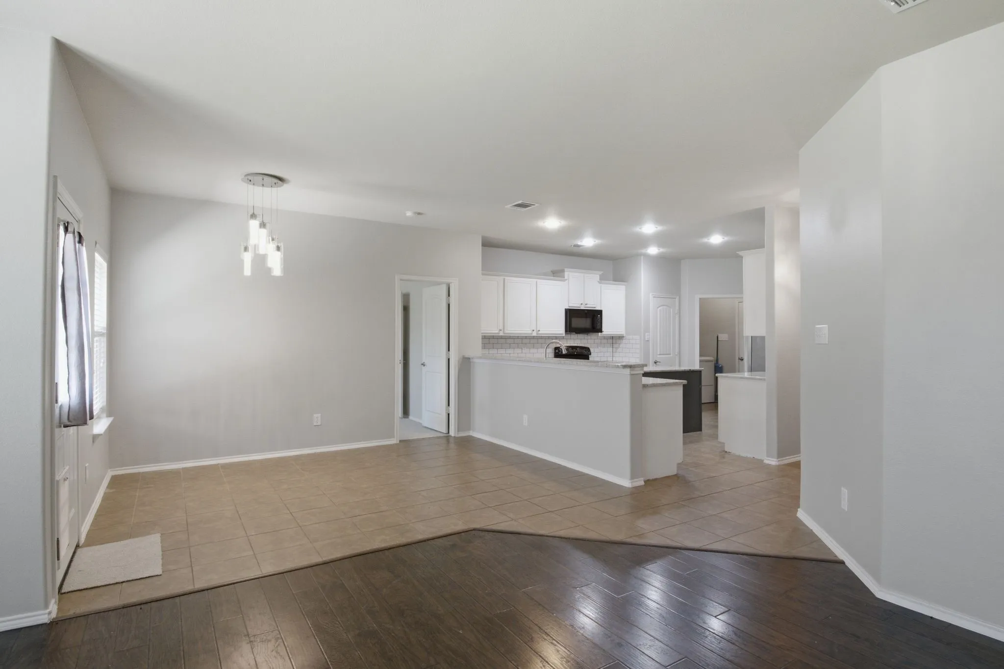Single Family Residence For Sale in Collin County , 125 Meadow Crest Drive, Princeton, Texas 75407, 3 Bedroom, 2 Bathroom, 2 Garage spaces, 1,873 Sqft, built in 2012, mls#21340063, Real Estate Agent in Princeton, Homes For Sale in Collin county, Homes For Sale in Princeton, Realtor in Princeton Texas, Real Estate Brokerage Independent Realty Texas, Luminita Cordes Realtor
