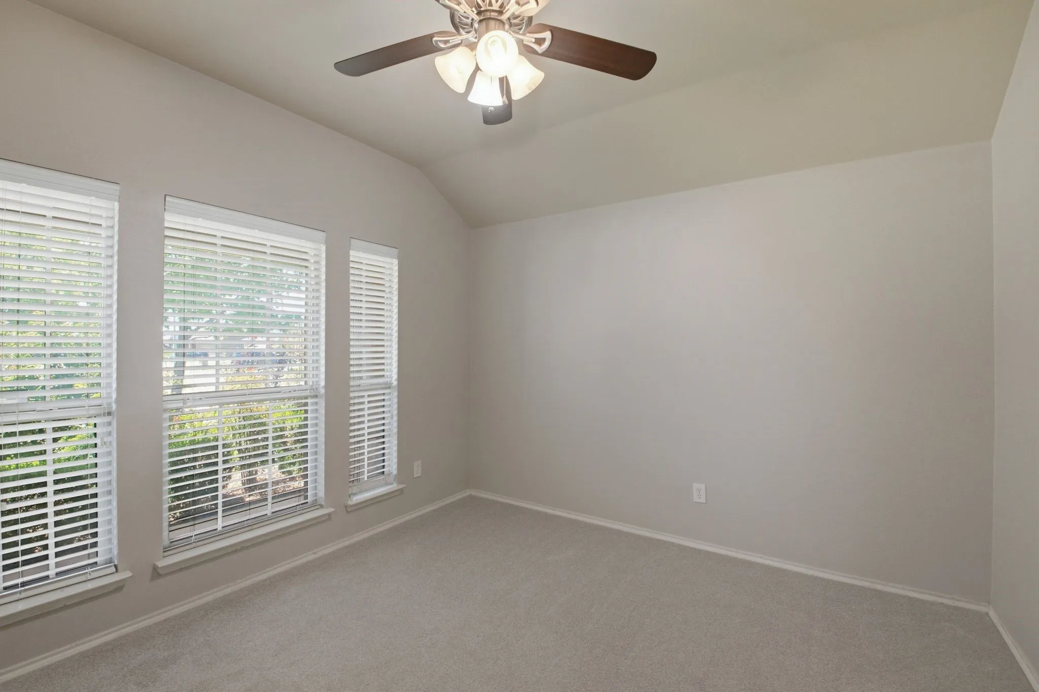 Single Family Residence For Sale in Collin County , 125 Meadow Crest Drive, Princeton, Texas 75407, 3 Bedroom, 2 Bathroom, 2 Garage spaces, 1,873 Sqft, built in 2012, mls#21340063, Real Estate Agent in Princeton, Homes For Sale in Collin county, Homes For Sale in Princeton, Realtor in Princeton Texas, Real Estate Brokerage Independent Realty Texas, Luminita Cordes Realtor