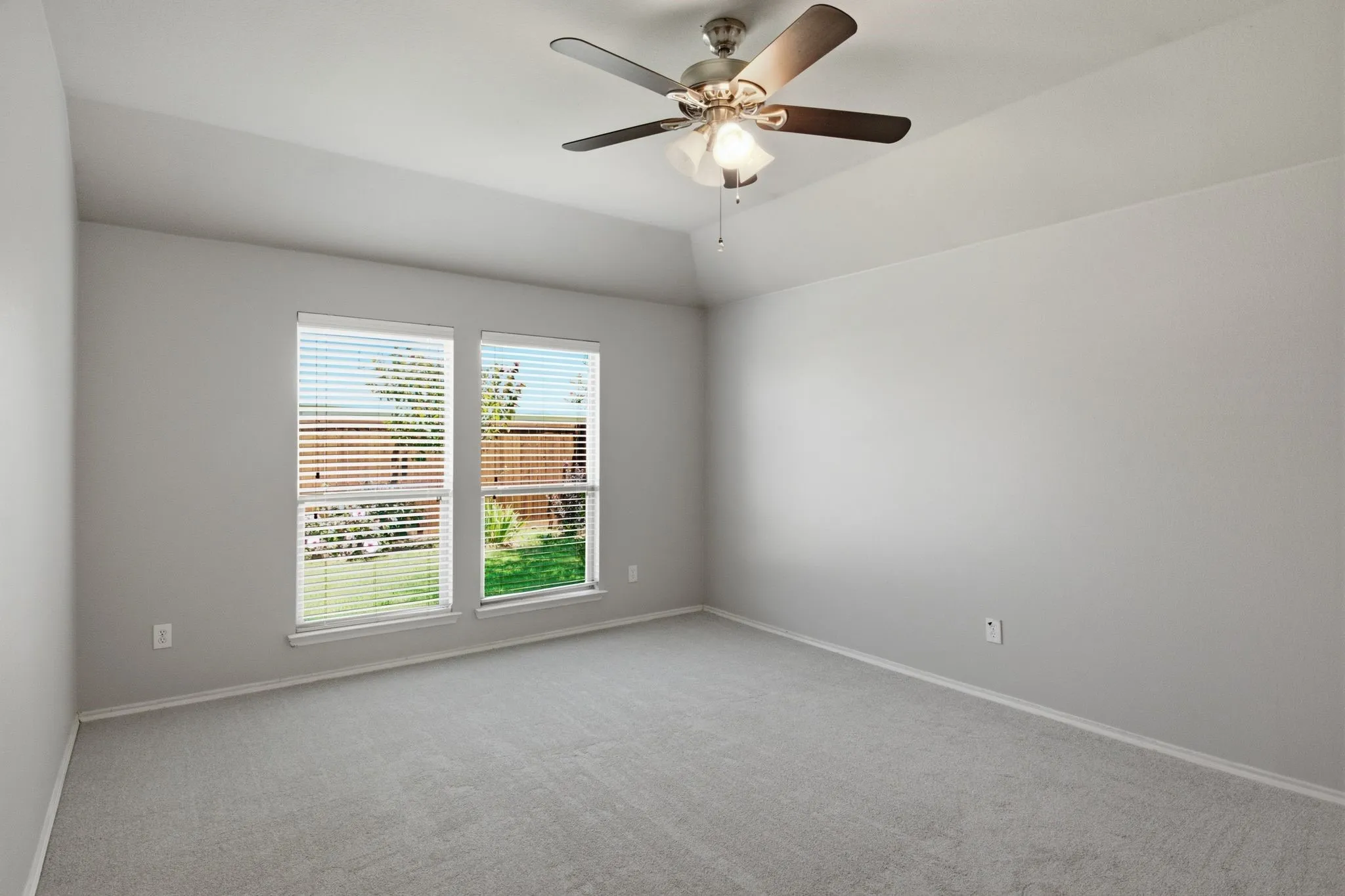 Single Family Residence For Sale in Collin County , 125 Meadow Crest Drive, Princeton, Texas 75407, 3 Bedroom, 2 Bathroom, 2 Garage spaces, 1,873 Sqft, built in 2012, mls#21340063, Real Estate Agent in Princeton, Homes For Sale in Collin county, Homes For Sale in Princeton, Realtor in Princeton Texas, Real Estate Brokerage Independent Realty Texas, Luminita Cordes Realtor