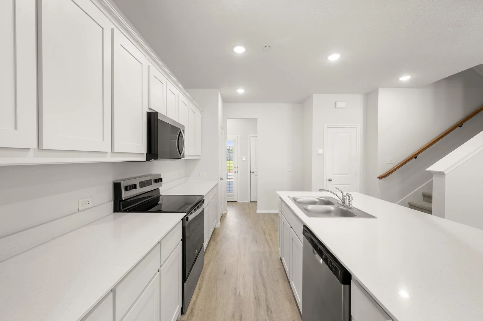 4504 Avion- Kitchen-3