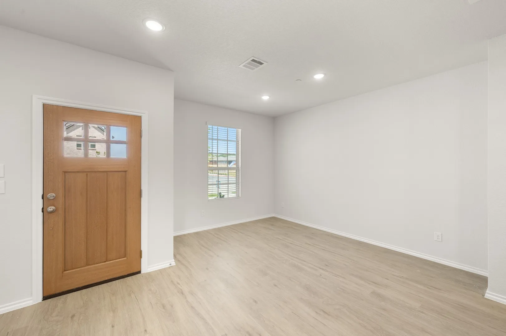 4504 Avion- Dining