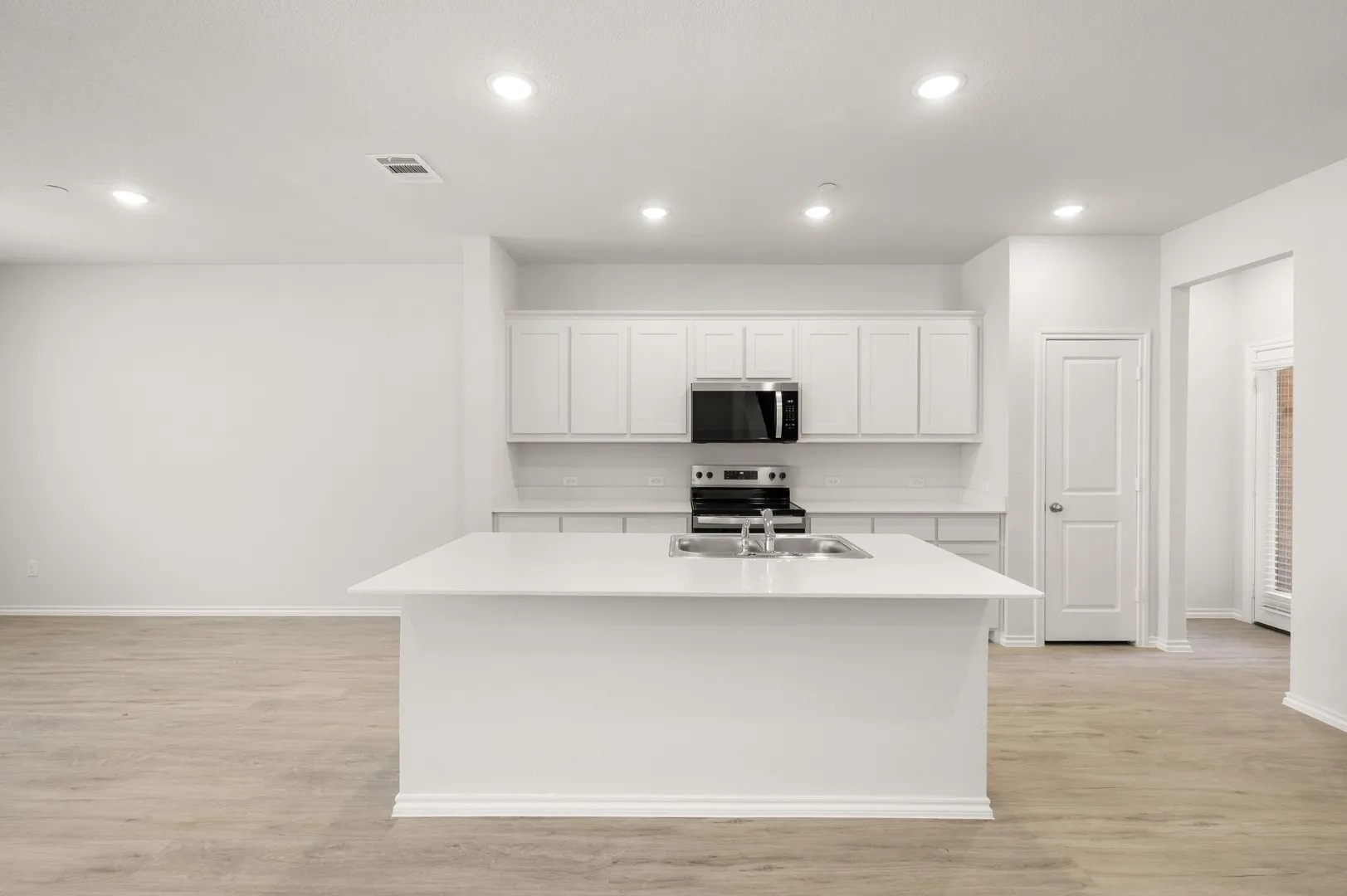 4504 Avion- Kitchen-2