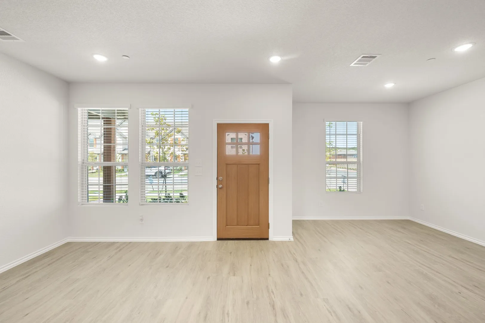 4504 Avion- Entry