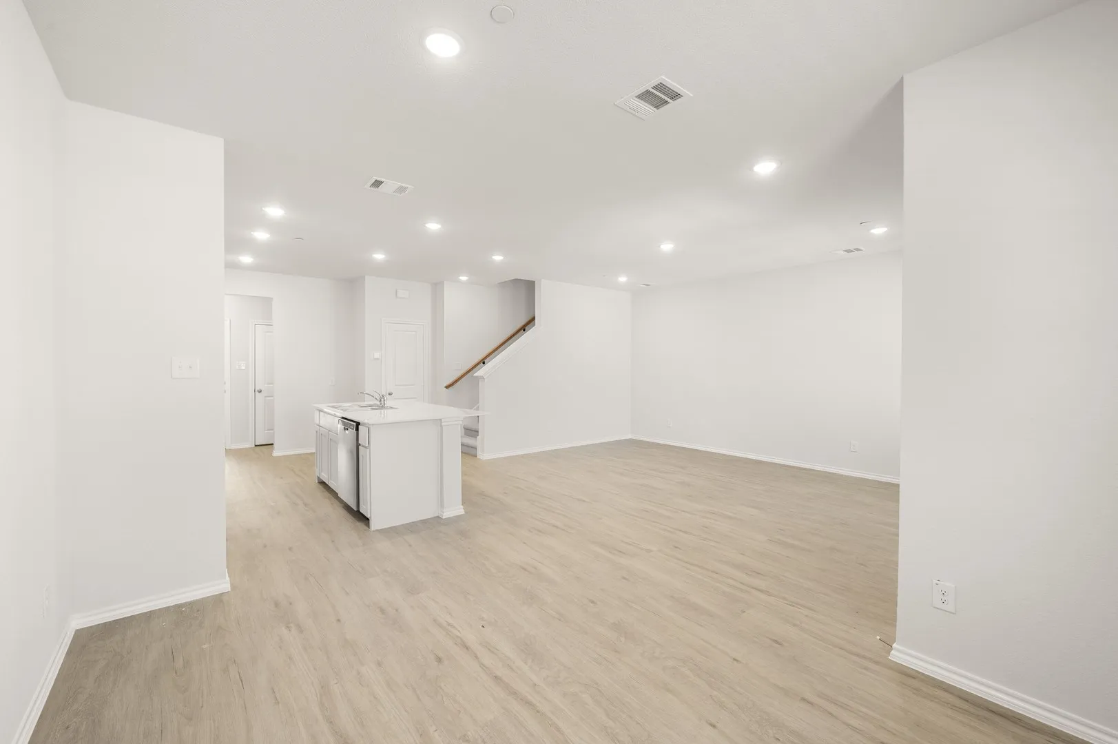 4504 Avion- Dining-2