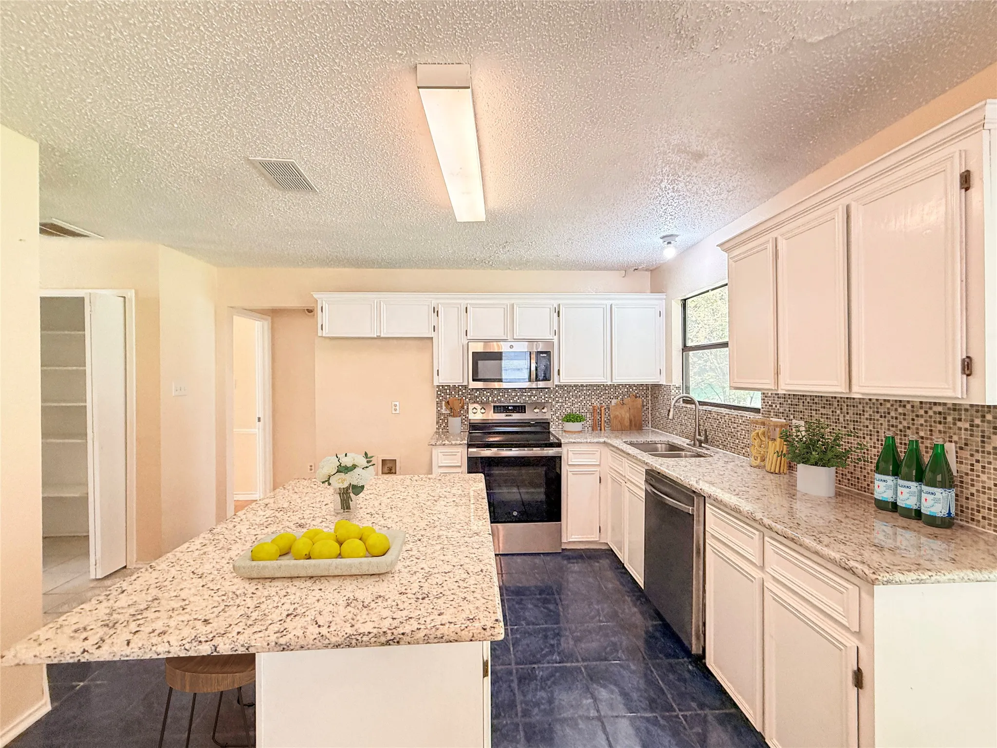 Single Family Residence For Sale in Coryell County , 506 Hayloft Circle, Copperas Cove, Texas 76522, 5 Bedroom, 3 Bathroom, 2 Garage spaces, 2,706 Sqft, built in 1994, mls#21339448, Real Estate Agent in Copperas Cove, Homes For Sale in Coryell county, Homes For Sale in Copperas Cove, Realtor in Copperas Cove Texas, Real Estate Brokerage Independent Realty Texas, Luminita Cordes Realtor