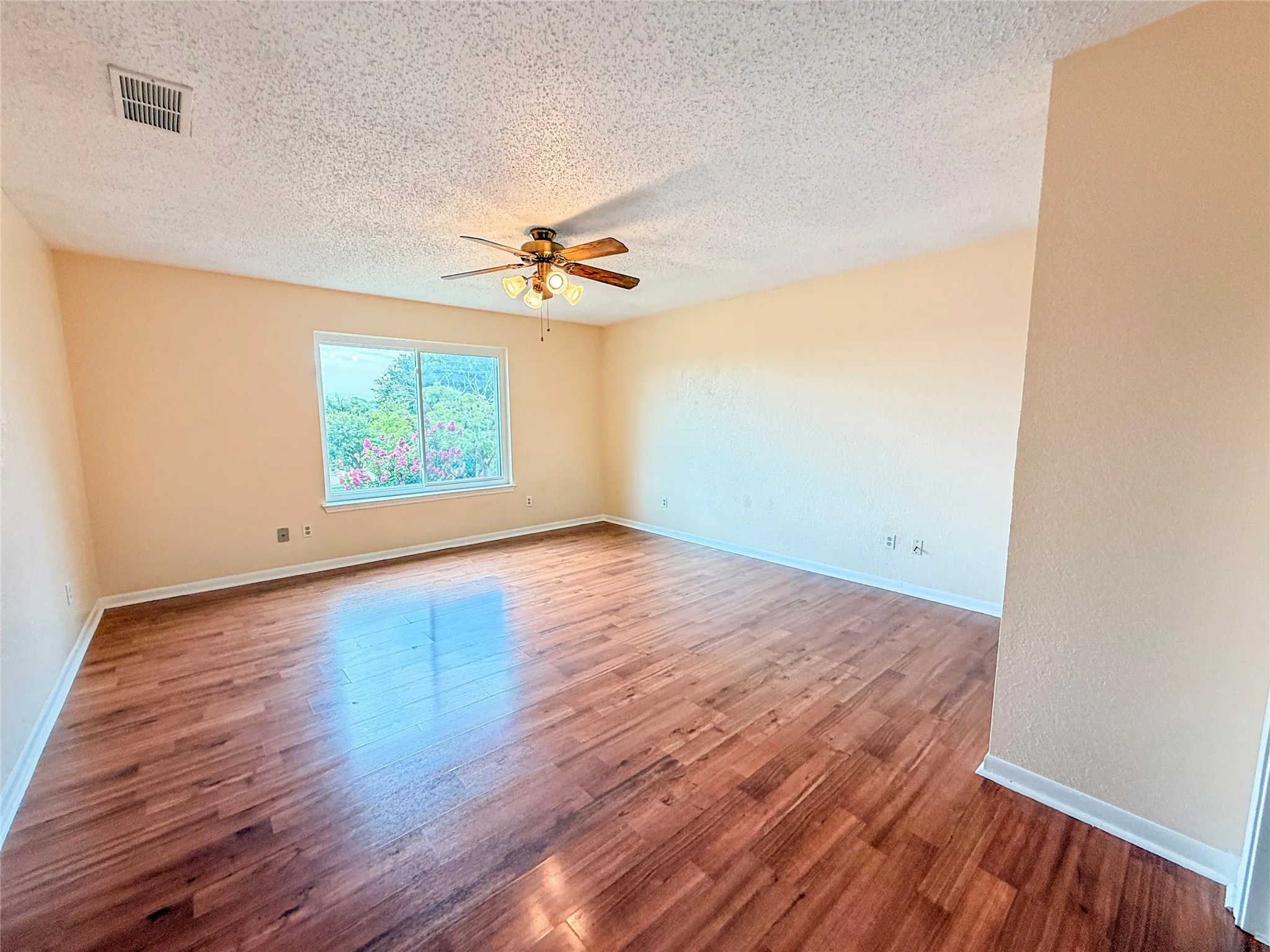 Single Family Residence For Sale in Coryell County , 506 Hayloft Circle, Copperas Cove, Texas 76522, 5 Bedroom, 3 Bathroom, 2 Garage spaces, 2,706 Sqft, built in 1994, mls#21339448, Real Estate Agent in Copperas Cove, Homes For Sale in Coryell county, Homes For Sale in Copperas Cove, Realtor in Copperas Cove Texas, Real Estate Brokerage Independent Realty Texas, Luminita Cordes Realtor
