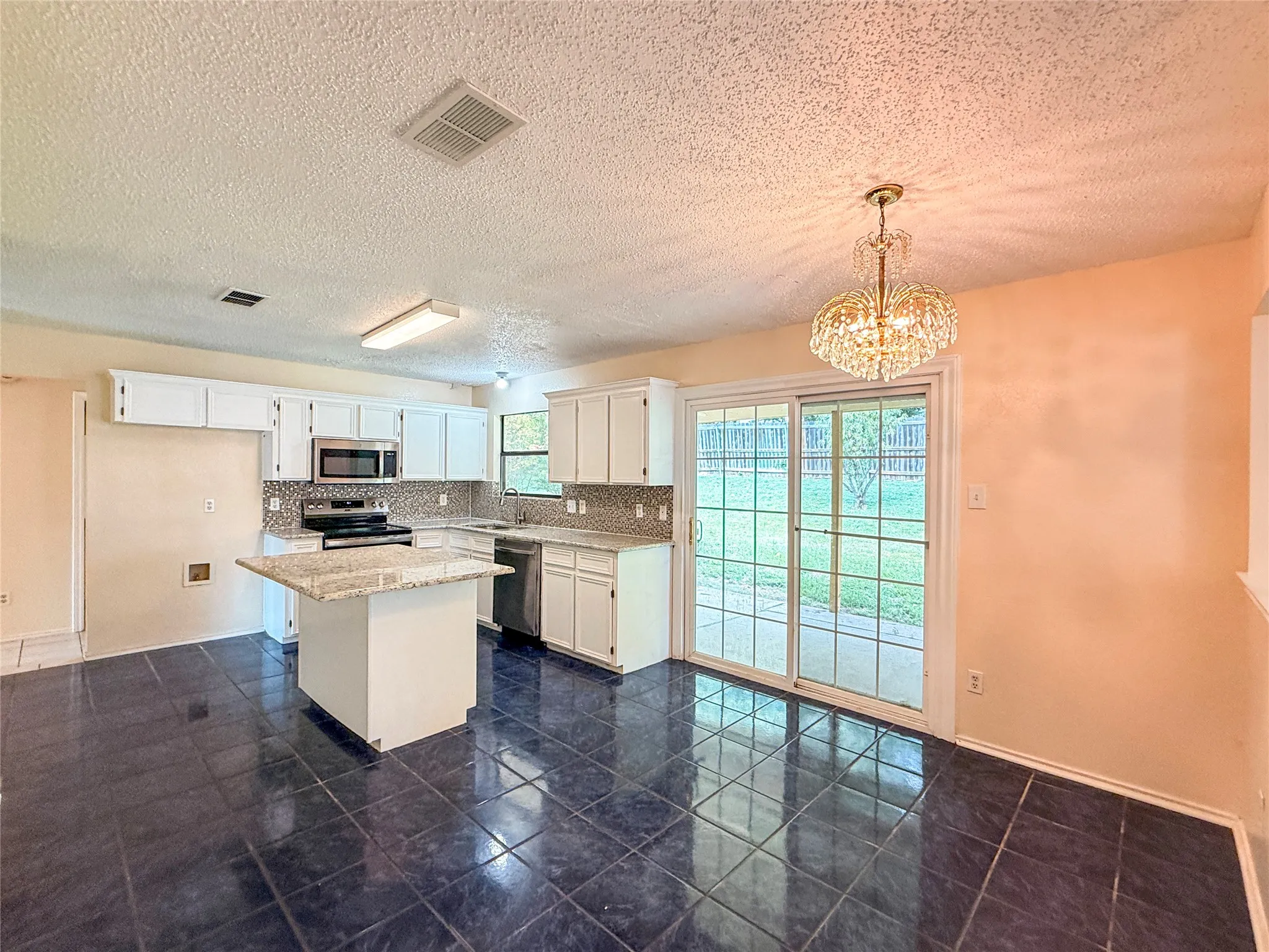 Single Family Residence For Sale in Coryell County , 506 Hayloft Circle, Copperas Cove, Texas 76522, 5 Bedroom, 3 Bathroom, 2 Garage spaces, 2,706 Sqft, built in 1994, mls#21339448, Real Estate Agent in Copperas Cove, Homes For Sale in Coryell county, Homes For Sale in Copperas Cove, Realtor in Copperas Cove Texas, Real Estate Brokerage Independent Realty Texas, Luminita Cordes Realtor