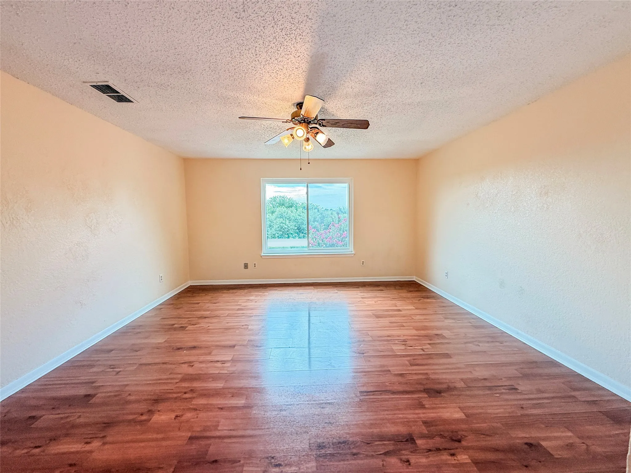 Single Family Residence For Sale in Coryell County , 506 Hayloft Circle, Copperas Cove, Texas 76522, 5 Bedroom, 3 Bathroom, 2 Garage spaces, 2,706 Sqft, built in 1994, mls#21339448, Real Estate Agent in Copperas Cove, Homes For Sale in Coryell county, Homes For Sale in Copperas Cove, Realtor in Copperas Cove Texas, Real Estate Brokerage Independent Realty Texas, Luminita Cordes Realtor
