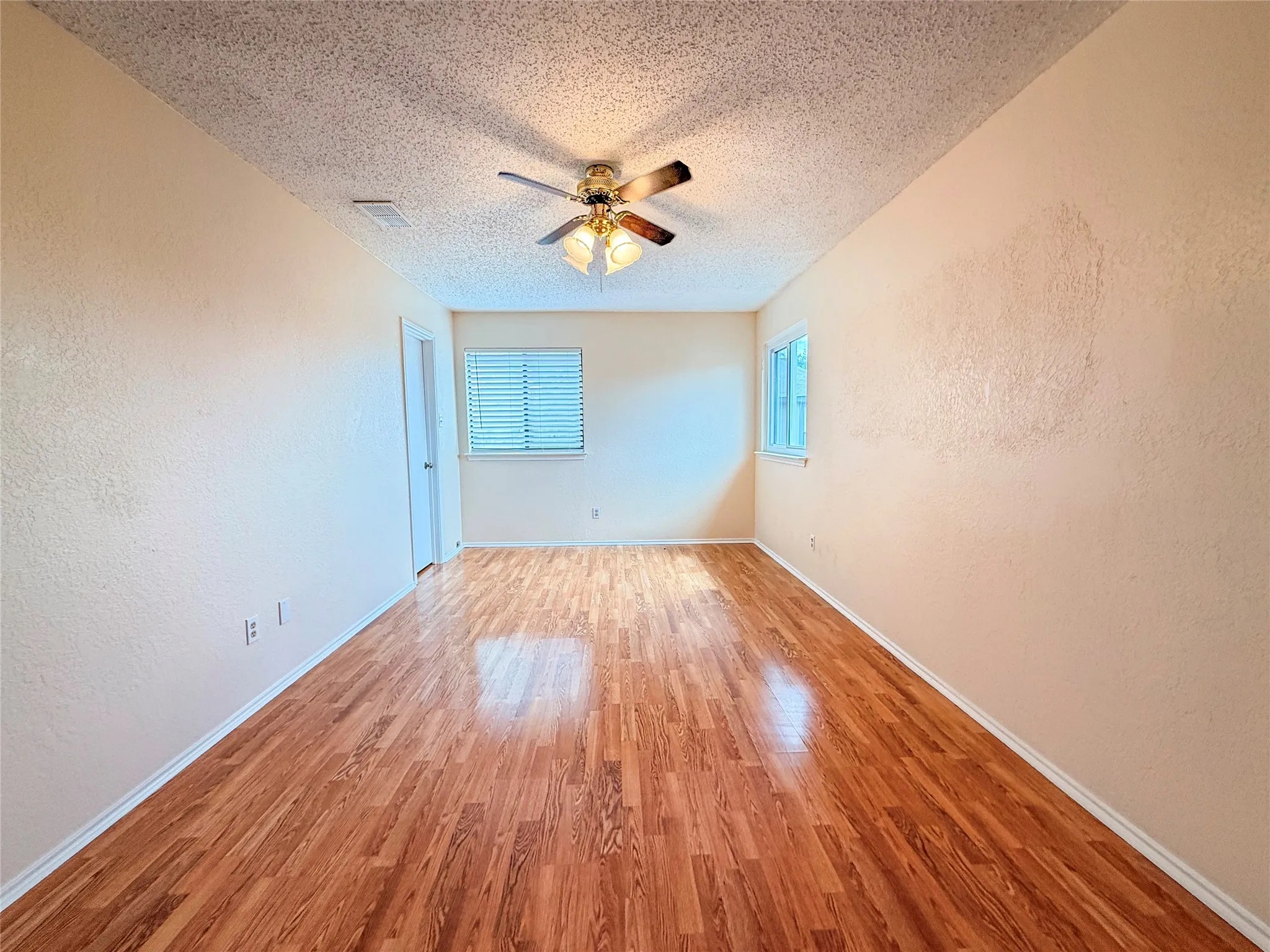 Single Family Residence For Sale in Coryell County , 506 Hayloft Circle, Copperas Cove, Texas 76522, 5 Bedroom, 3 Bathroom, 2 Garage spaces, 2,706 Sqft, built in 1994, mls#21339448, Real Estate Agent in Copperas Cove, Homes For Sale in Coryell county, Homes For Sale in Copperas Cove, Realtor in Copperas Cove Texas, Real Estate Brokerage Independent Realty Texas, Luminita Cordes Realtor