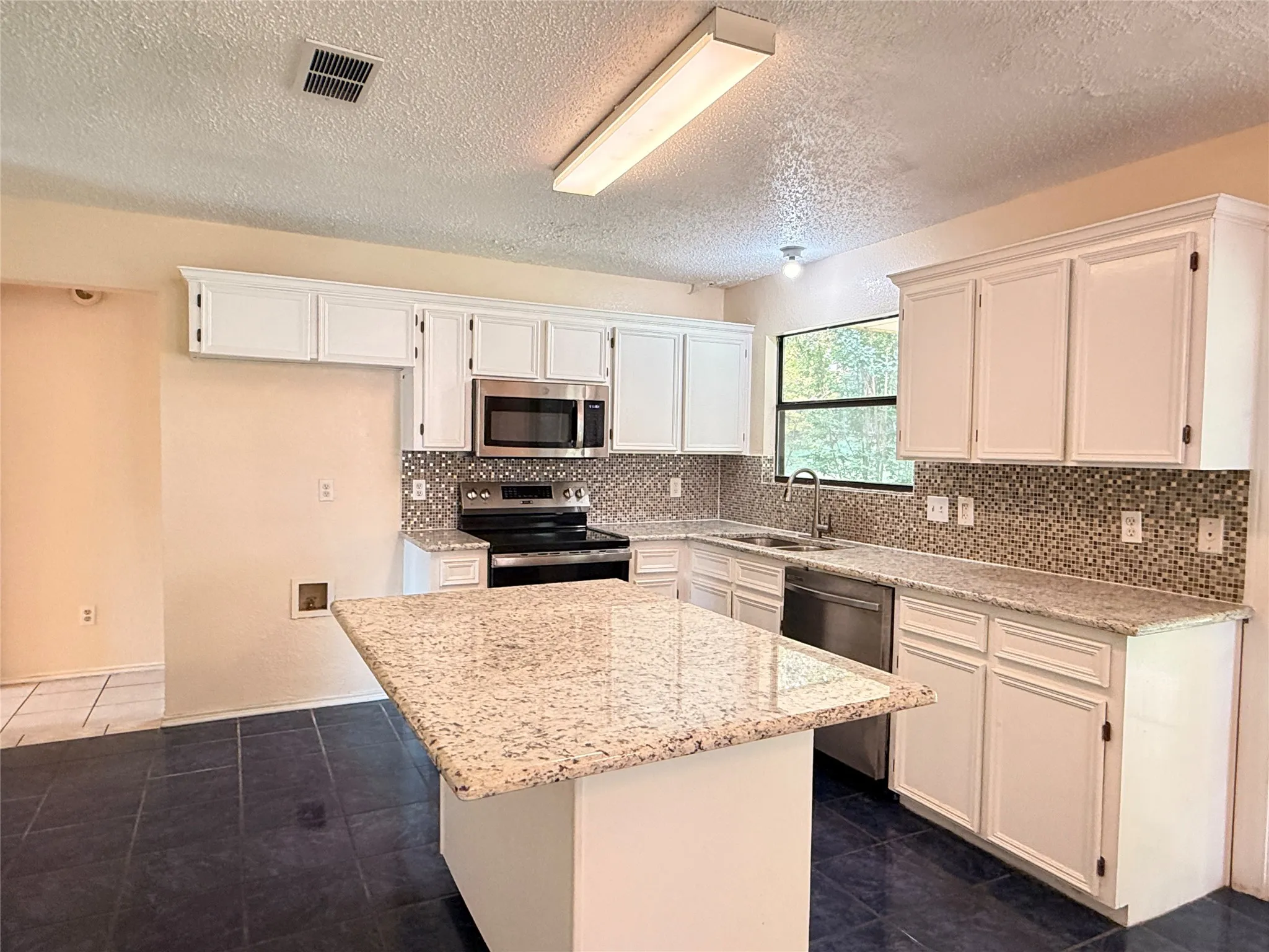 Single Family Residence For Sale in Coryell County , 506 Hayloft Circle, Copperas Cove, Texas 76522, 5 Bedroom, 3 Bathroom, 2 Garage spaces, 2,706 Sqft, built in 1994, mls#21339448, Real Estate Agent in Copperas Cove, Homes For Sale in Coryell county, Homes For Sale in Copperas Cove, Realtor in Copperas Cove Texas, Real Estate Brokerage Independent Realty Texas, Luminita Cordes Realtor