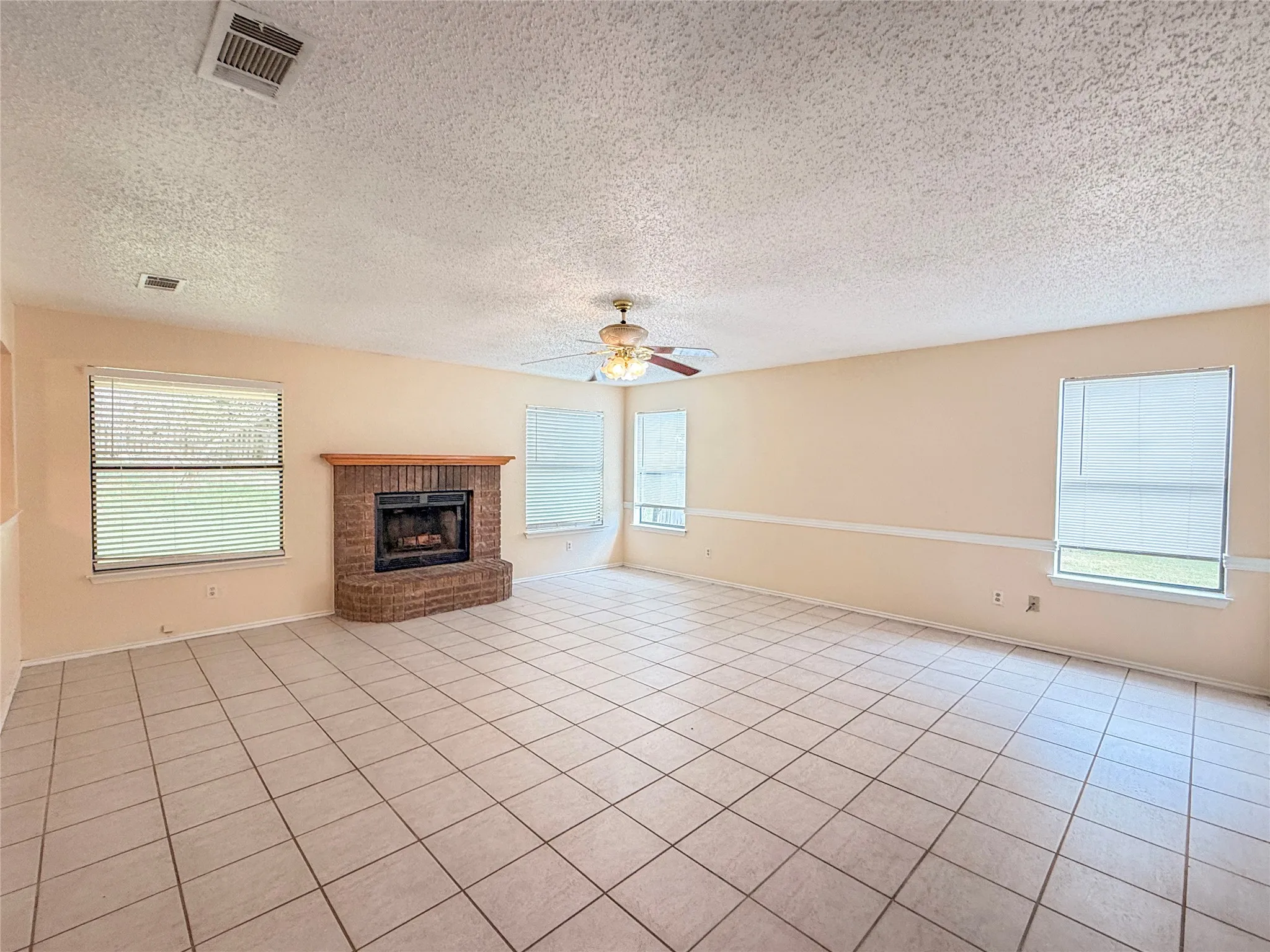Single Family Residence For Sale in Coryell County , 506 Hayloft Circle, Copperas Cove, Texas 76522, 5 Bedroom, 3 Bathroom, 2 Garage spaces, 2,706 Sqft, built in 1994, mls#21339448, Real Estate Agent in Copperas Cove, Homes For Sale in Coryell county, Homes For Sale in Copperas Cove, Realtor in Copperas Cove Texas, Real Estate Brokerage Independent Realty Texas, Luminita Cordes Realtor