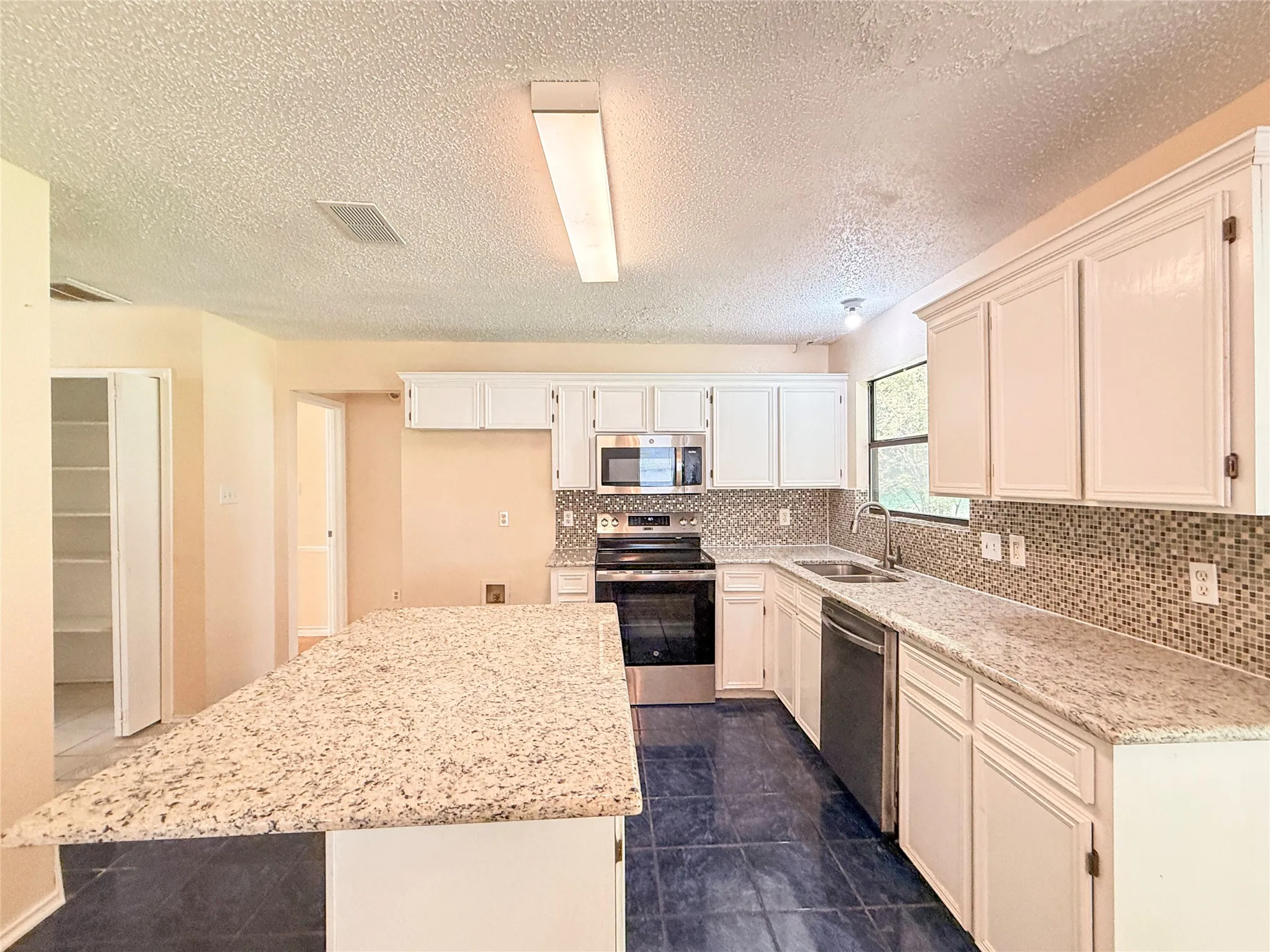Single Family Residence For Sale in Coryell County , 506 Hayloft Circle, Copperas Cove, Texas 76522, 5 Bedroom, 3 Bathroom, 2 Garage spaces, 2,706 Sqft, built in 1994, mls#21339448, Real Estate Agent in Copperas Cove, Homes For Sale in Coryell county, Homes For Sale in Copperas Cove, Realtor in Copperas Cove Texas, Real Estate Brokerage Independent Realty Texas, Luminita Cordes Realtor