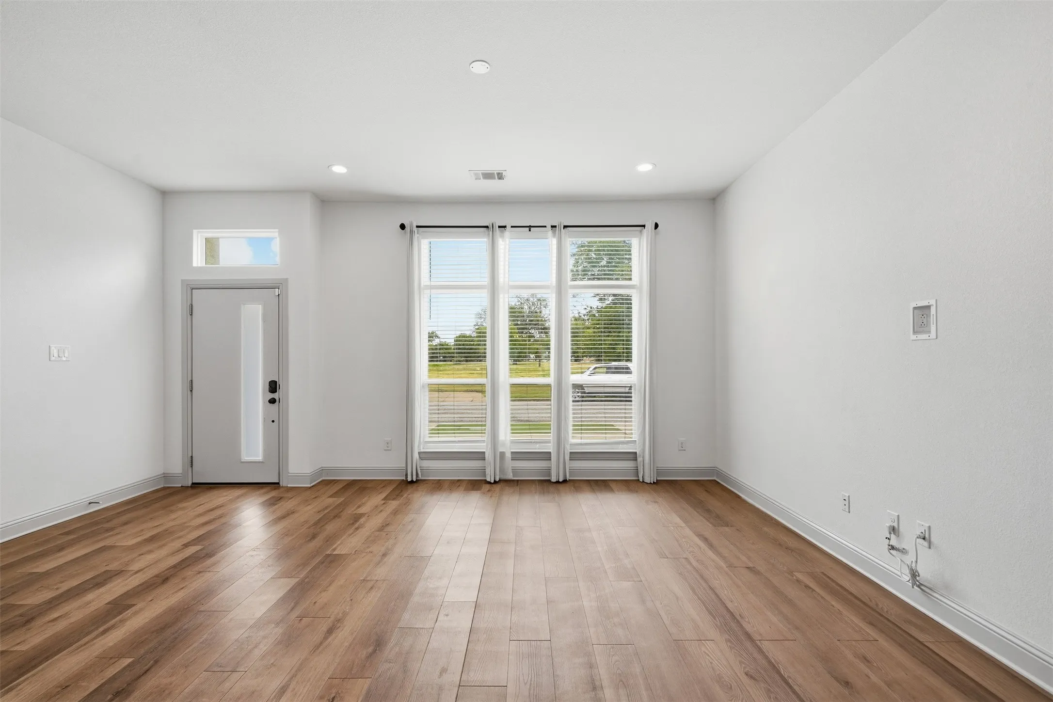 Townhouse For Sale in Tarrant County , 3126 Wayside Avenue, Fort Worth, Texas 76110, 3 Bedrooms, 3 Bathrooms, 2 Garage spaces, 1,922 Sqft, built in 2020, Price $645,000, mls#21340214, Real Estate Agent in Fort Worth, Homes For Sale in Tarrant county, Homes For Sale in Fort Worth, Realtor in Fort Worth Texas, Real Estate Brokerage Independent Realty Texas, Luminita Cordes Realtor