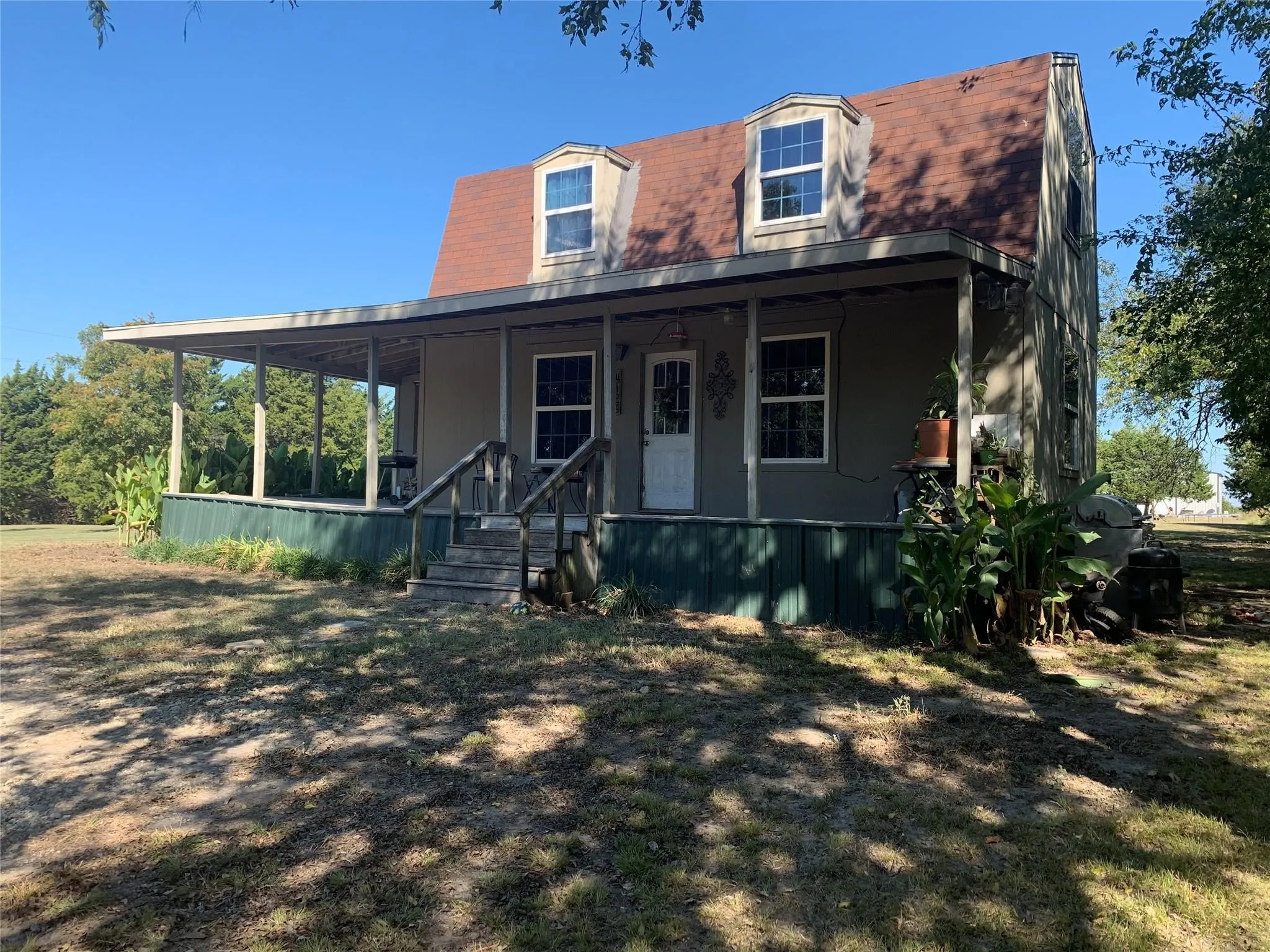 One bedroom, one bathroom cottage with large covered front porch