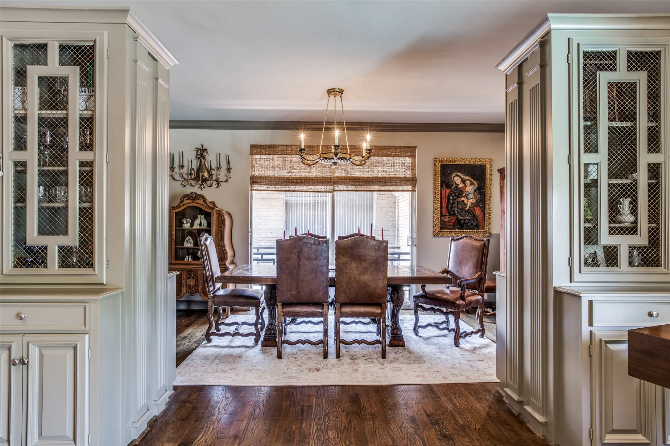 Dining room with access to side balcony and courtyard