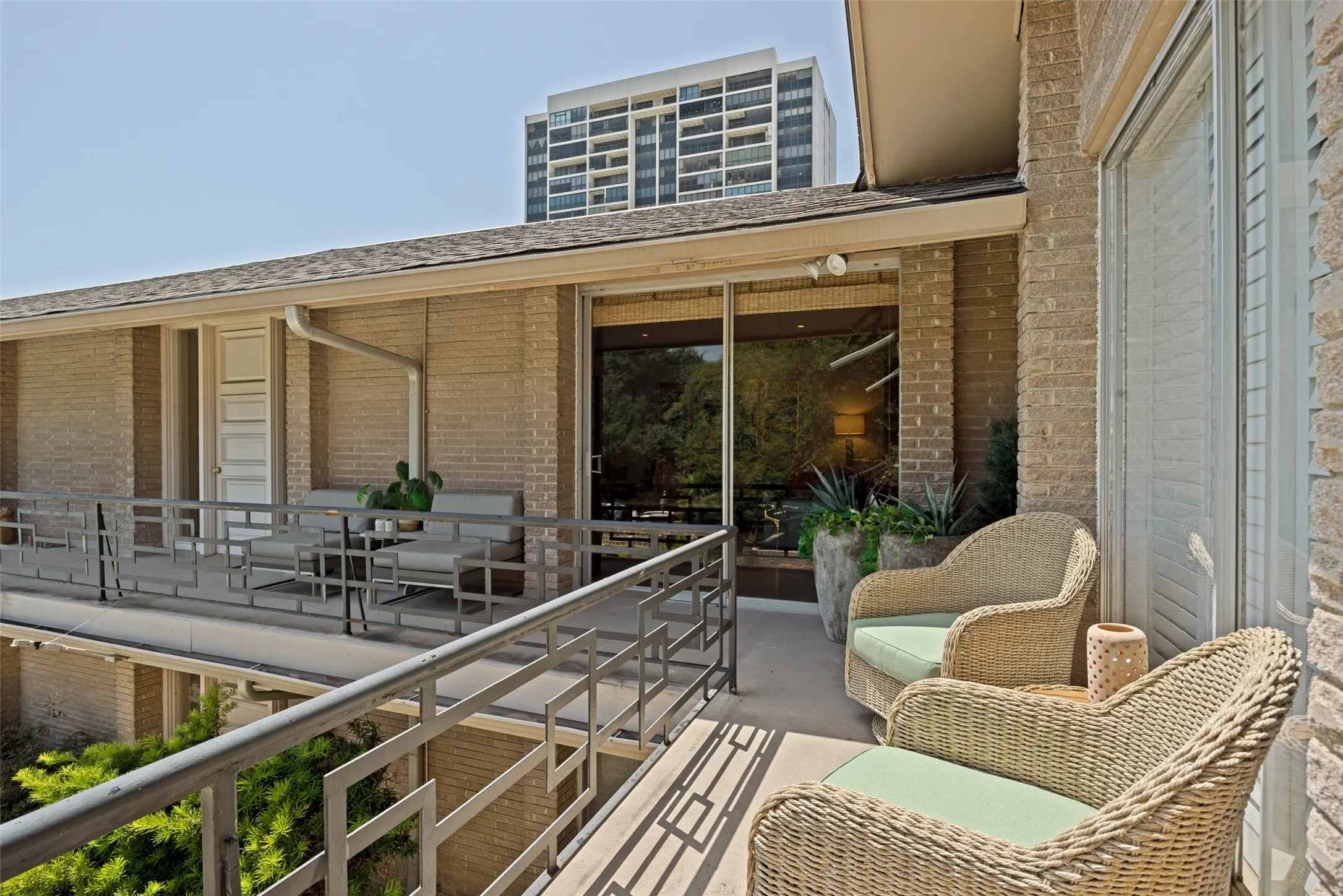 Condominium For Sale in Dallas County , 6318 Bandera Avenue D, Dallas, Texas 75225, 2 Bedroom, 2 Bathroom, Garage spaces, 1,932 Sqft, built in 1960, mls#21333638, Real Estate Agent in Dallas, Homes For Sale in Dallas county, Homes For Sale in Dallas, Realtor in Dallas Texas, Real Estate Brokerage Independent Realty Texas, Luminita Cordes Realtor