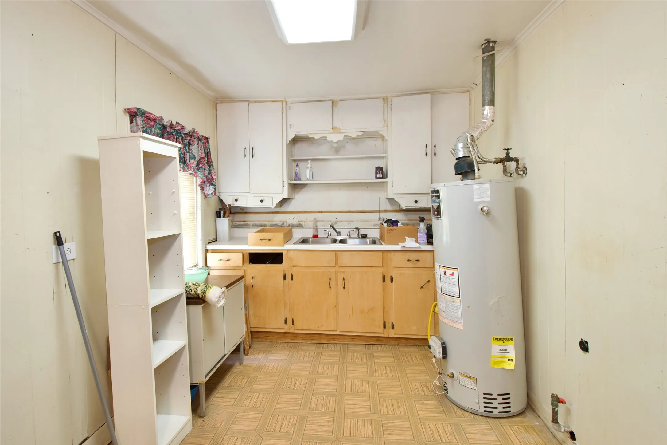 Single Family Residence For Sale in Mc Lennan County , 2015 N 12th Street, Waco, Texas 76708, 1 Bedroom, 1 Bathroom, Garage spaces, 567 Sqft, built in 1946, mls#21340612, Real Estate Agent in Waco, Homes For Sale in Mc Lennan county, Homes For Sale in Waco, Realtor in Waco Texas, Real Estate Brokerage Independent Realty Texas, Luminita Cordes Realtor