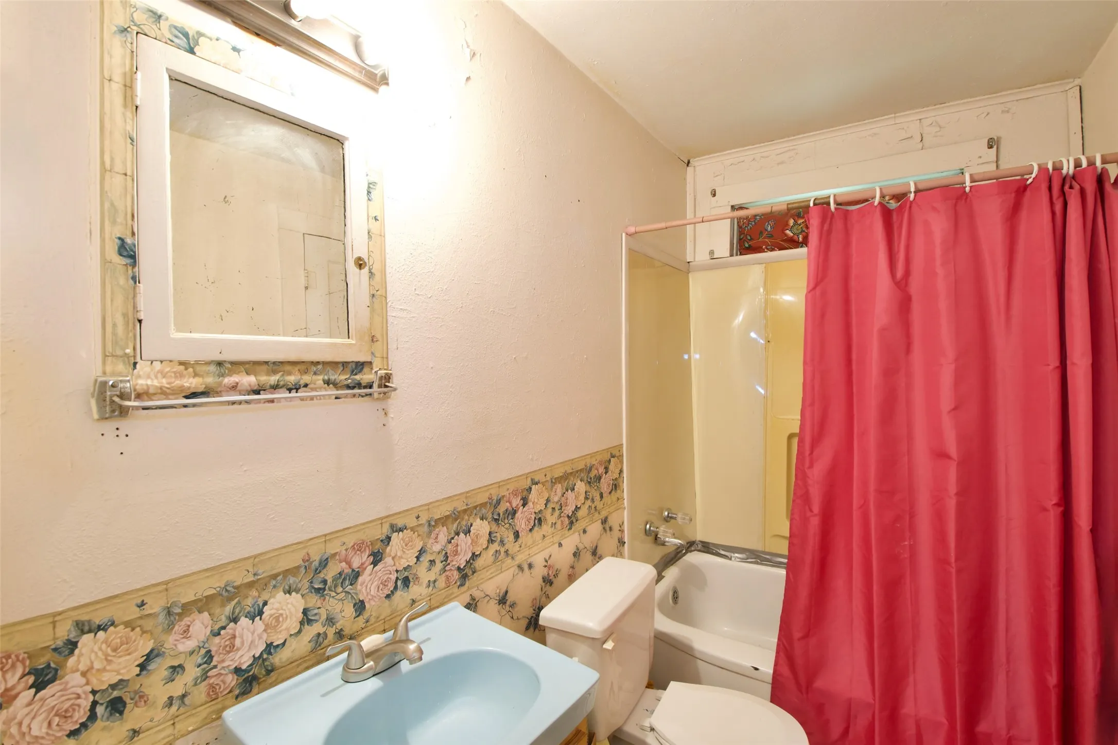 Single Family Residence For Sale in Mc Lennan County , 2015 N 12th Street, Waco, Texas 76708, 1 Bedroom, 1 Bathroom, Garage spaces, 567 Sqft, built in 1946, mls#21340612, Real Estate Agent in Waco, Homes For Sale in Mc Lennan county, Homes For Sale in Waco, Realtor in Waco Texas, Real Estate Brokerage Independent Realty Texas, Luminita Cordes Realtor
