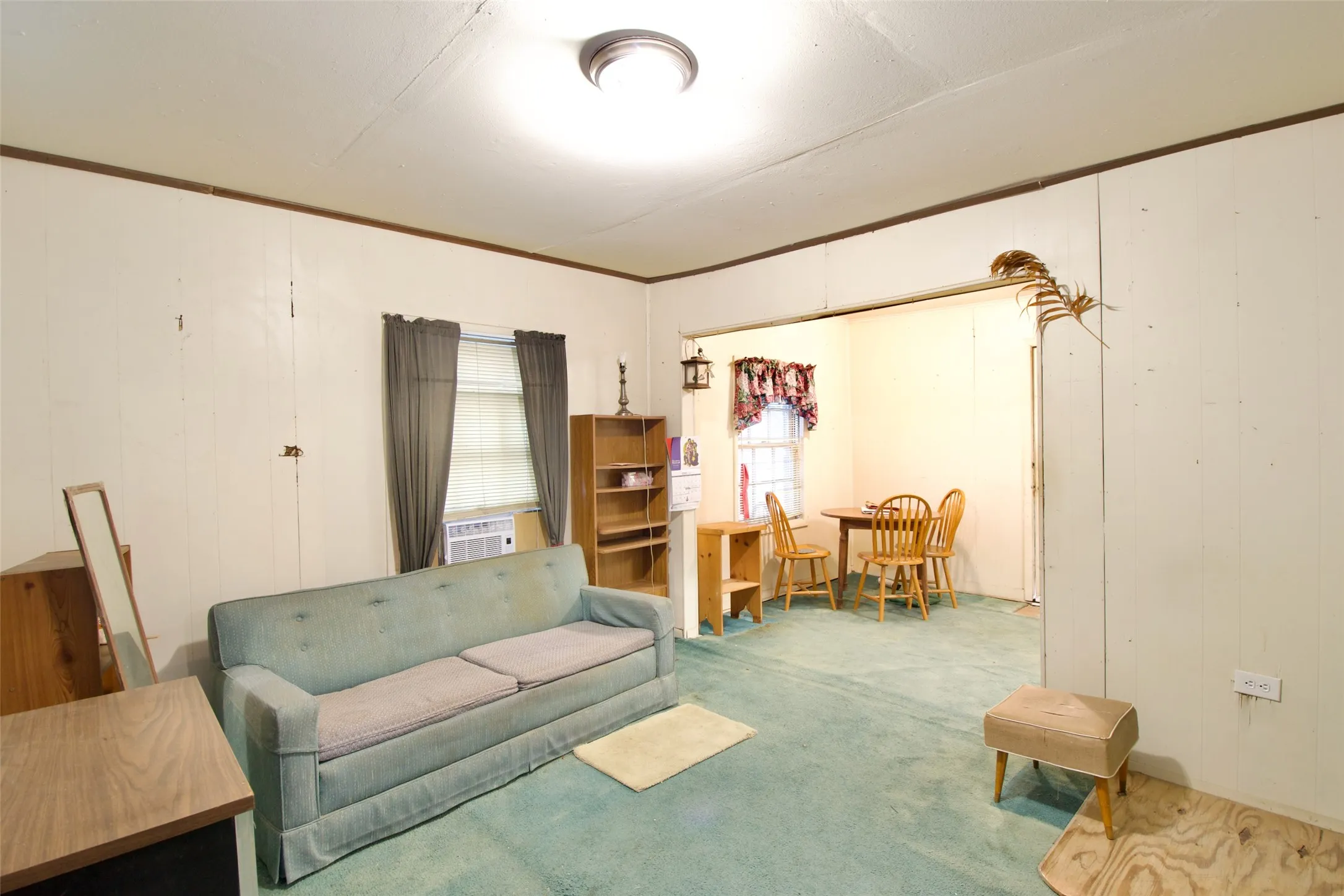 Single Family Residence For Sale in Mc Lennan County , 2015 N 12th Street, Waco, Texas 76708, 1 Bedroom, 1 Bathroom, Garage spaces, 567 Sqft, built in 1946, mls#21340612, Real Estate Agent in Waco, Homes For Sale in Mc Lennan county, Homes For Sale in Waco, Realtor in Waco Texas, Real Estate Brokerage Independent Realty Texas, Luminita Cordes Realtor