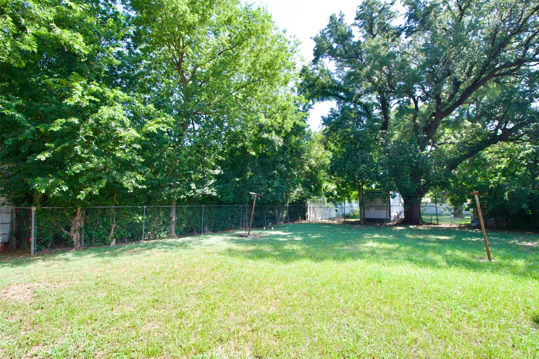 Single Family Residence For Sale in Mc Lennan County , 2015 N 12th Street, Waco, Texas 76708, 1 Bedroom, 1 Bathroom, Garage spaces, 567 Sqft, built in 1946, mls#21340612, Real Estate Agent in Waco, Homes For Sale in Mc Lennan county, Homes For Sale in Waco, Realtor in Waco Texas, Real Estate Brokerage Independent Realty Texas, Luminita Cordes Realtor