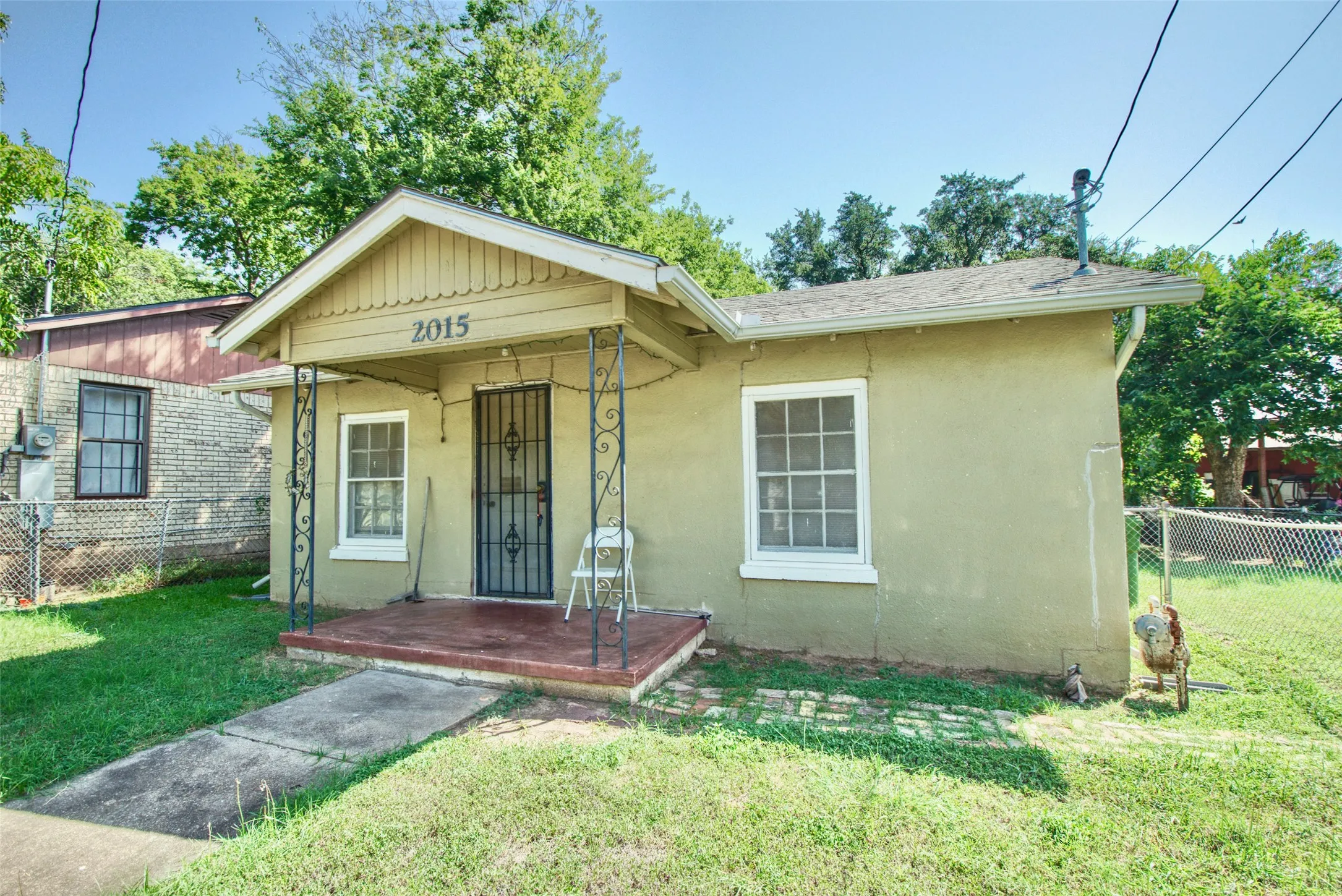 Single Family Residence For Sale in Mc Lennan County , 2015 N 12th Street, Waco, Texas 76708, 1 Bedroom, 1 Bathroom, Garage spaces, 567 Sqft, built in 1946, mls#21340612, Real Estate Agent in Waco, Homes For Sale in Mc Lennan county, Homes For Sale in Waco, Realtor in Waco Texas, Real Estate Brokerage Independent Realty Texas, Luminita Cordes Realtor