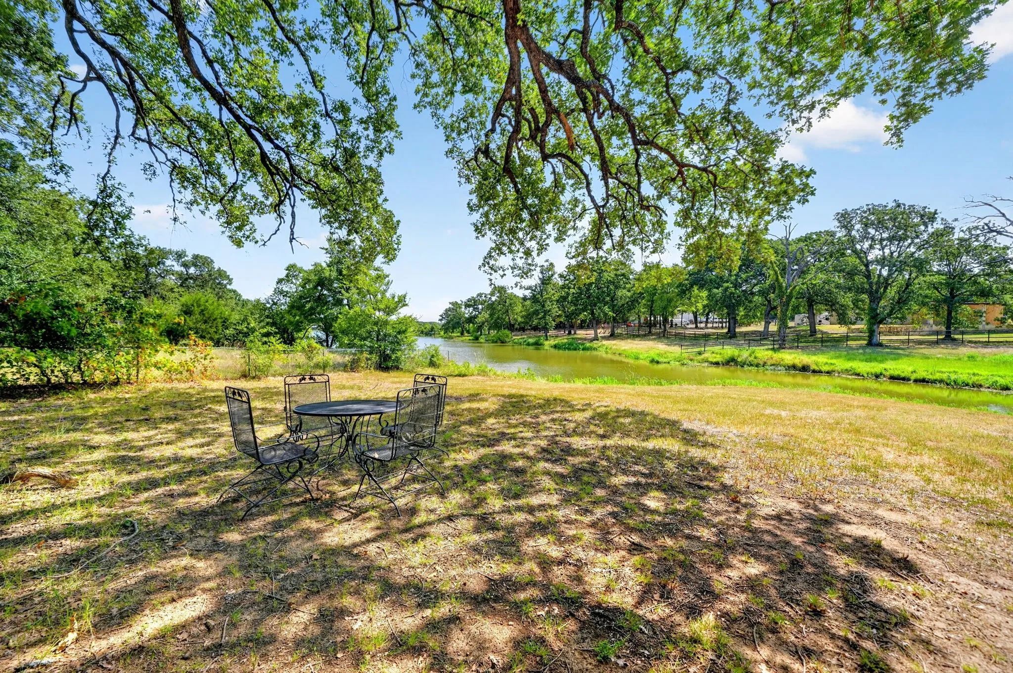 Single Family Residence For Sale in Kaufman County , 2197 Meadow Way, Terrell, Texas 75160, 4 Bedroom, 3 Bathroom, 2 Garage spaces, 2,600 Sqft, built in 1995, mls#21329461, Real Estate Agent in Terrell, Homes For Sale in Kaufman county, Homes For Sale in Terrell, Realtor in Terrell Texas, Real Estate Brokerage Independent Realty Texas, Luminita Cordes Realtor