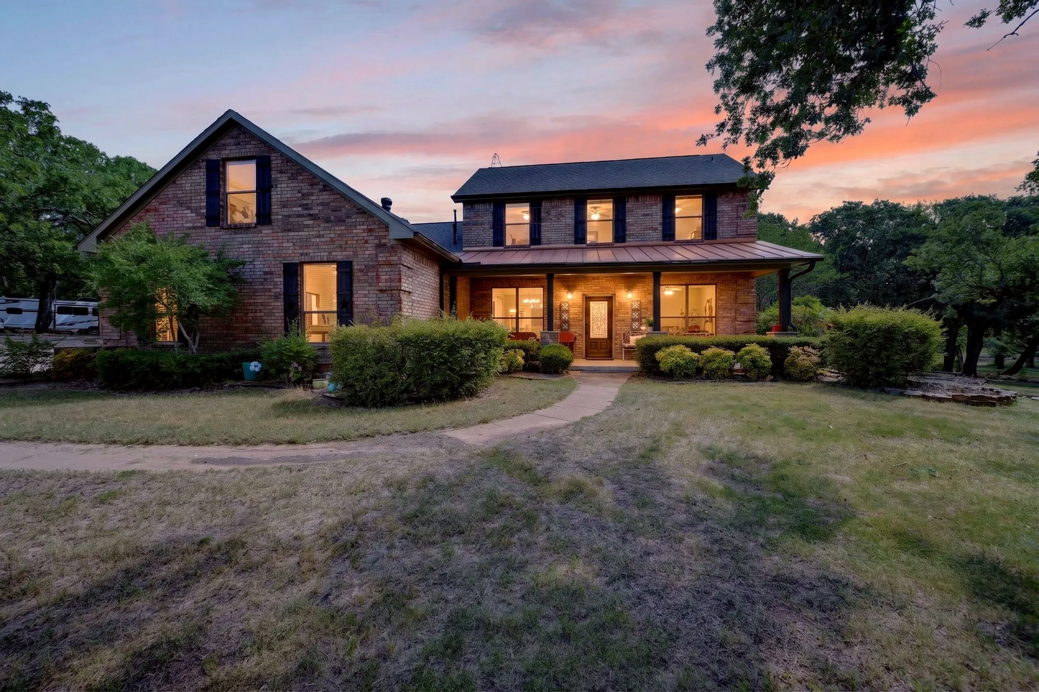 Single Family Residence For Sale in Kaufman County , 2197 Meadow Way, Terrell, Texas 75160, 4 Bedroom, 3 Bathroom, 2 Garage spaces, 2,600 Sqft, built in 1995, mls#21329461, Real Estate Agent in Terrell, Homes For Sale in Kaufman county, Homes For Sale in Terrell, Realtor in Terrell Texas, Real Estate Brokerage Independent Realty Texas, Luminita Cordes Realtor