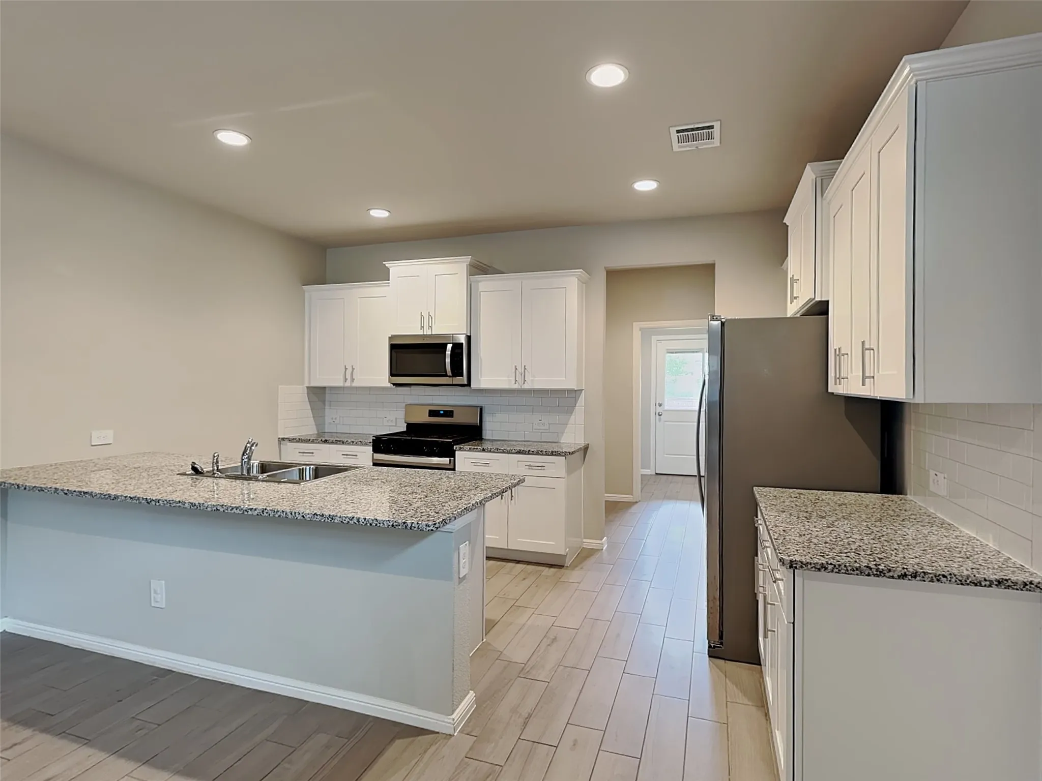 Single Family Residence For Rent in Tarrant County , 6721 Lake Overlook Drive, Fort Worth, Texas 76135, 3 Bedrooms, 2 Bathrooms, 2 Garage spaces, 1,602 Sqft, built in 2024, Price $2,075, mls#21340648, Real Estate Agent in Fort Worth, Homes For Rent in Tarrant county, Homes For Rent in Fort Worth, Realtor in Fort Worth Texas, Real Estate Brokerage Independent Realty Texas, Luminita Cordes Realtor