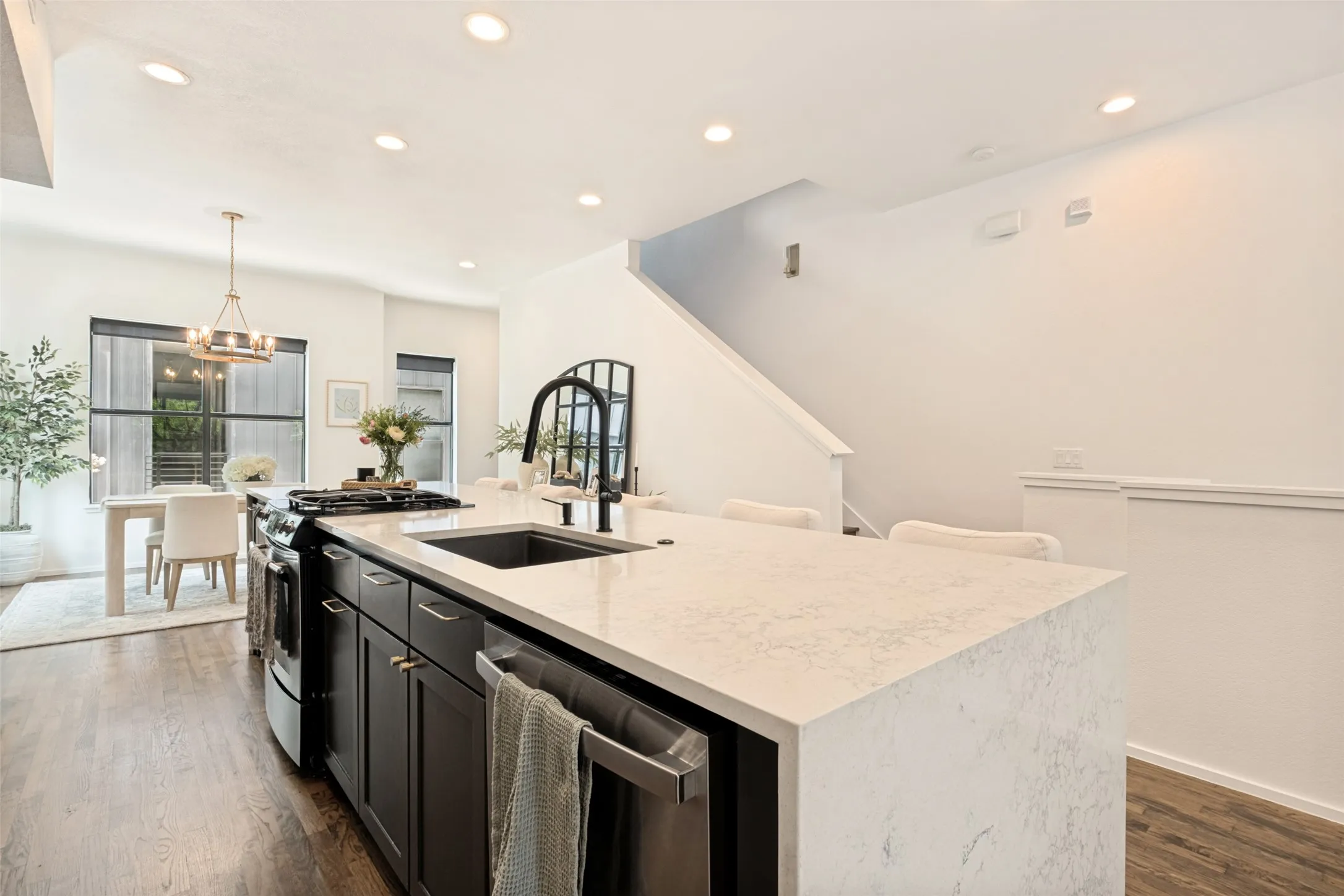 Townhouse For Sale in Dallas County , 1916 Hope Way, Dallas, Texas 75206, 3 Bedroom, 4 Bathroom, 2 Garage spaces, 2,209 Sqft, built in 2008, mls#21339801, Real Estate Agent in Dallas, Homes For Sale in Dallas county, Homes For Sale in Dallas, Realtor in Dallas Texas, Real Estate Brokerage Independent Realty Texas, Luminita Cordes Realtor
