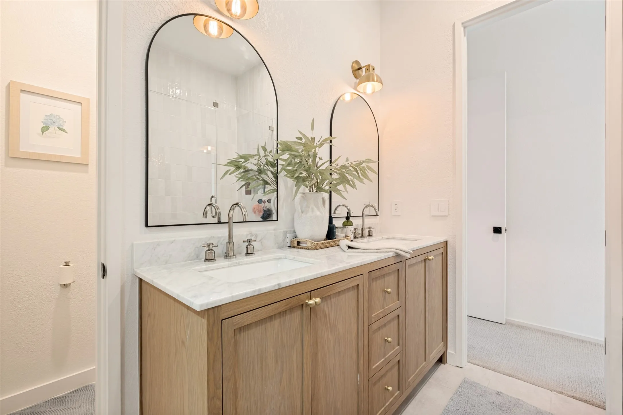 Townhouse For Sale in Dallas County , 1916 Hope Way, Dallas, Texas 75206, 3 Bedroom, 4 Bathroom, 2 Garage spaces, 2,209 Sqft, built in 2008, mls#21339801, Real Estate Agent in Dallas, Homes For Sale in Dallas county, Homes For Sale in Dallas, Realtor in Dallas Texas, Real Estate Brokerage Independent Realty Texas, Luminita Cordes Realtor
