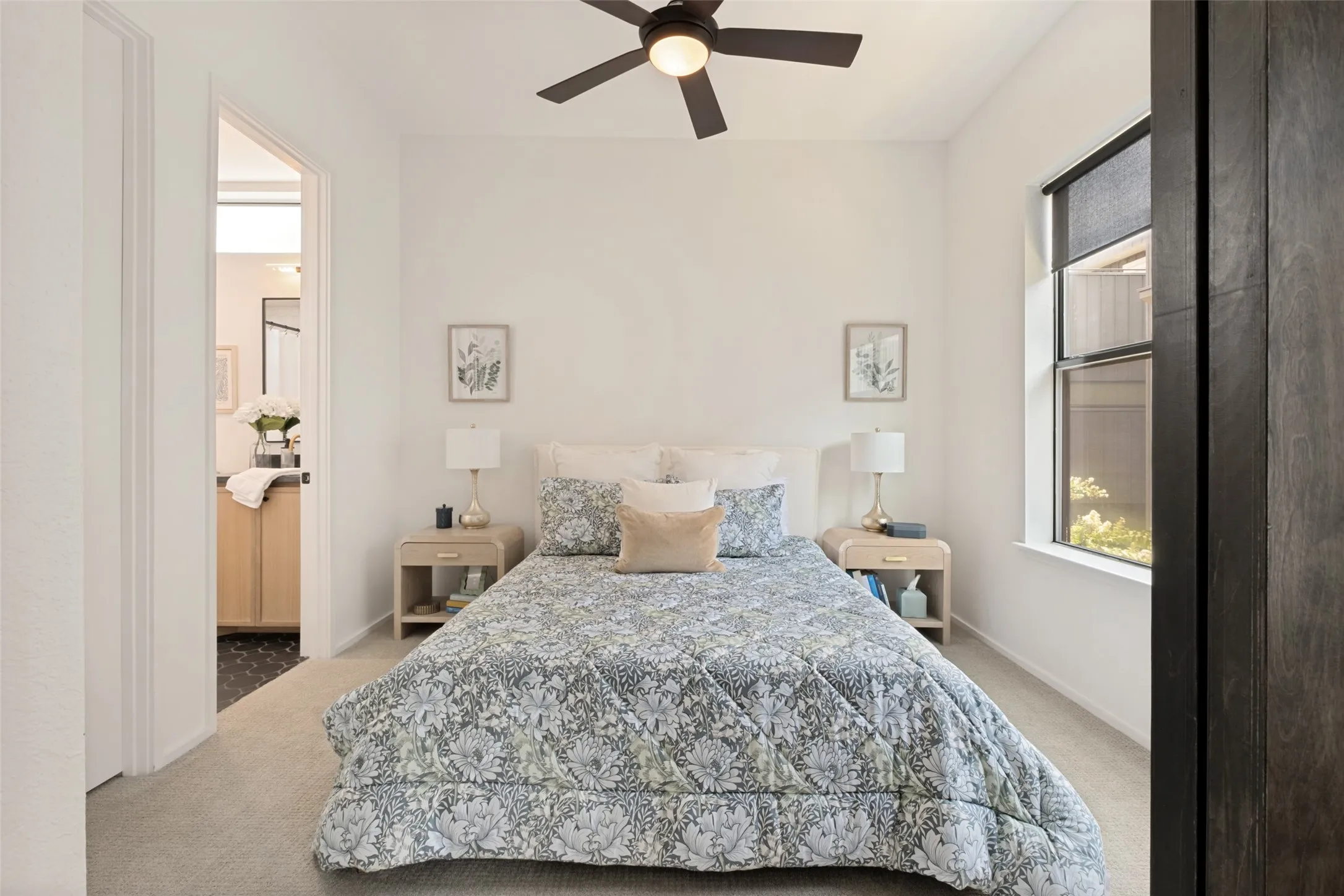 Townhouse For Sale in Dallas County , 1916 Hope Way, Dallas, Texas 75206, 3 Bedroom, 4 Bathroom, 2 Garage spaces, 2,209 Sqft, built in 2008, mls#21339801, Real Estate Agent in Dallas, Homes For Sale in Dallas county, Homes For Sale in Dallas, Realtor in Dallas Texas, Real Estate Brokerage Independent Realty Texas, Luminita Cordes Realtor