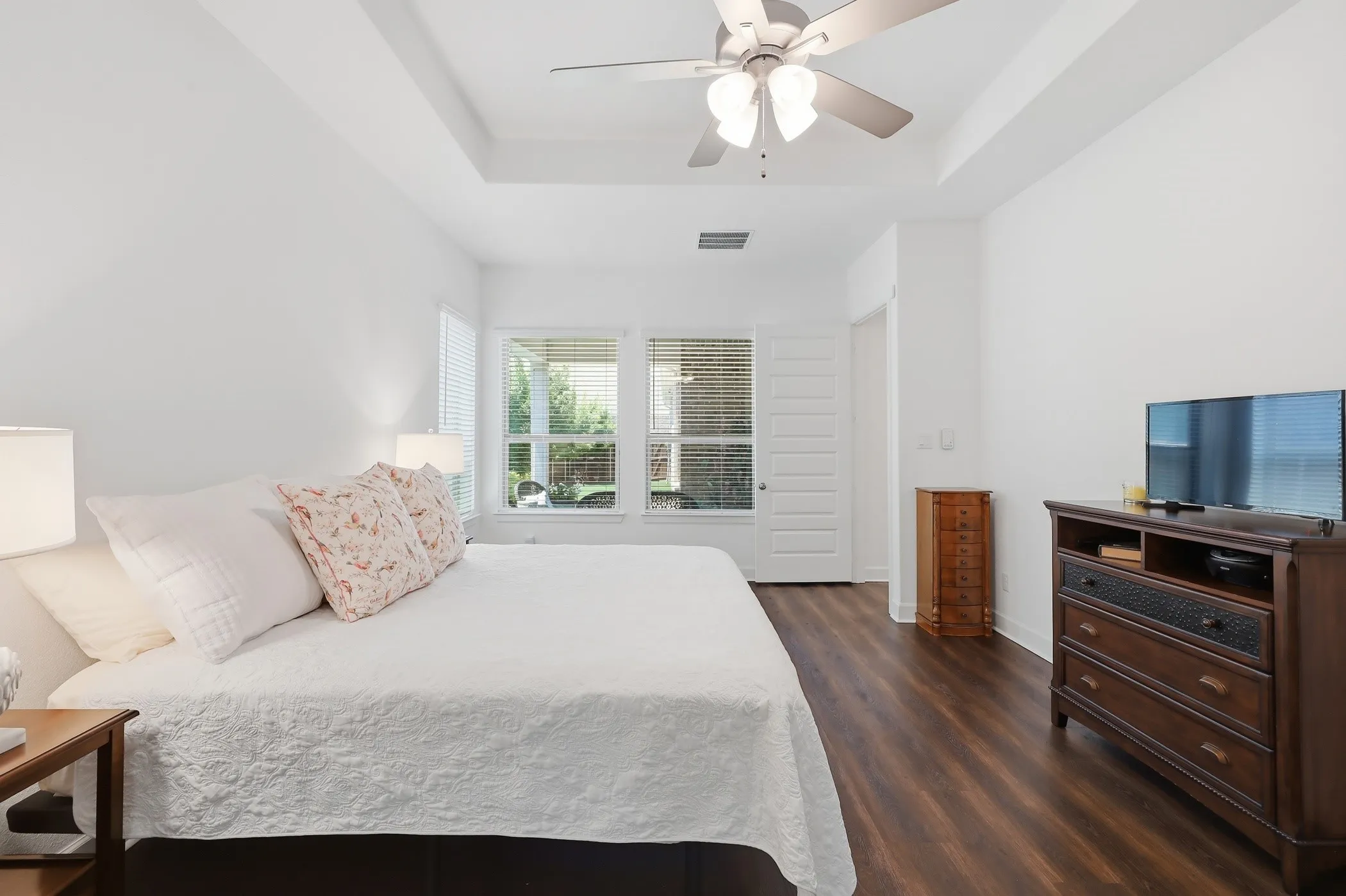 Single Family Residence For Sale in Tarrant County , 4772 Kings Garden Parkway, Arlington, Texas 76005, 2 Bedroom, 2 Bathroom, 2 Garage spaces, 2,251 Sqft, built in 2022, mls#21339391, Real Estate Agent in Arlington, Homes For Sale in Tarrant county, Homes For Sale in Arlington, Realtor in Arlington Texas, Real Estate Brokerage Independent Realty Texas, Luminita Cordes Realtor