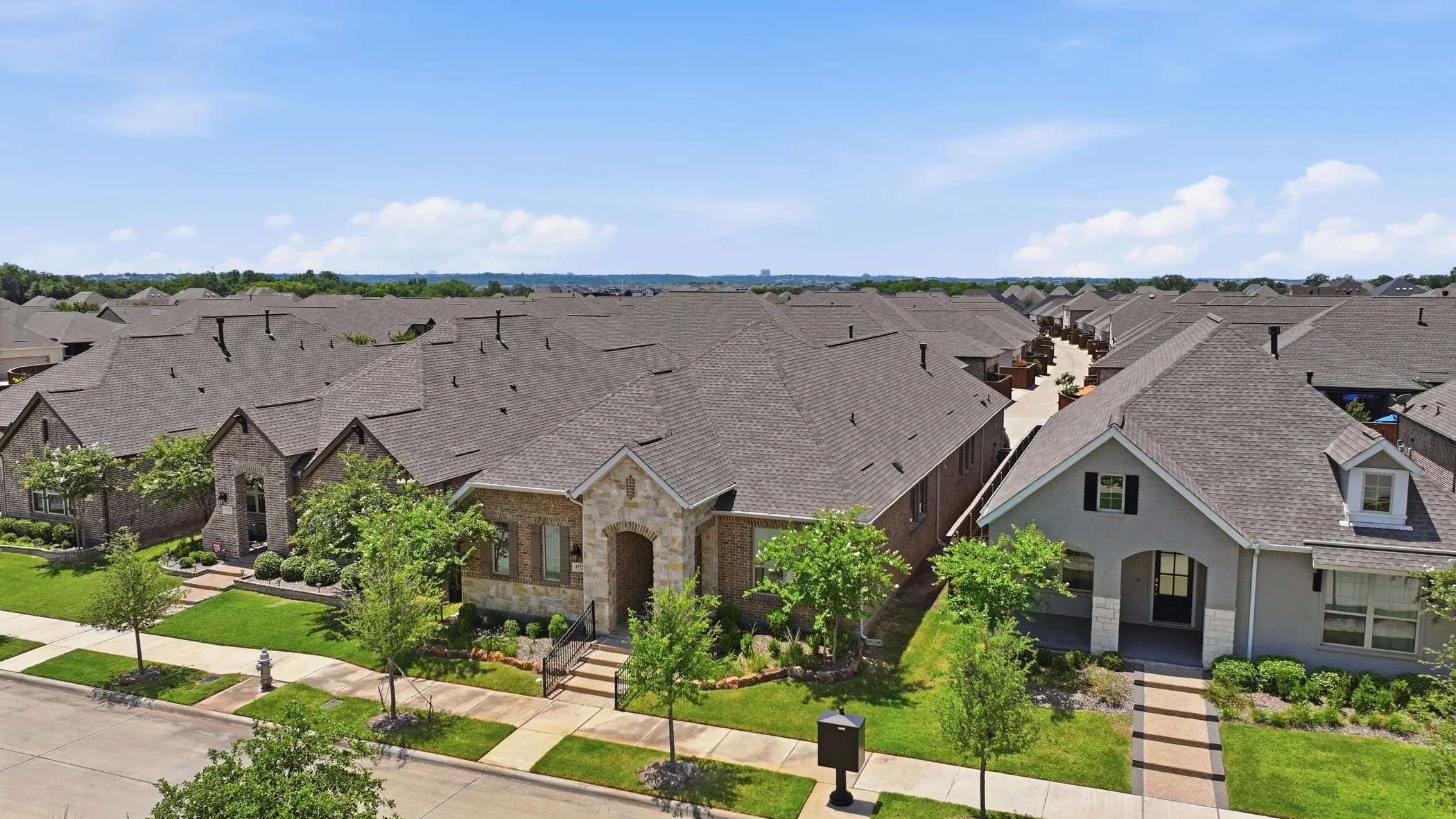Single Family Residence For Sale in Tarrant County , 4772 Kings Garden Parkway, Arlington, Texas 76005, 2 Bedroom, 2 Bathroom, 2 Garage spaces, 2,251 Sqft, built in 2022, mls#21339391, Real Estate Agent in Arlington, Homes For Sale in Tarrant county, Homes For Sale in Arlington, Realtor in Arlington Texas, Real Estate Brokerage Independent Realty Texas, Luminita Cordes Realtor