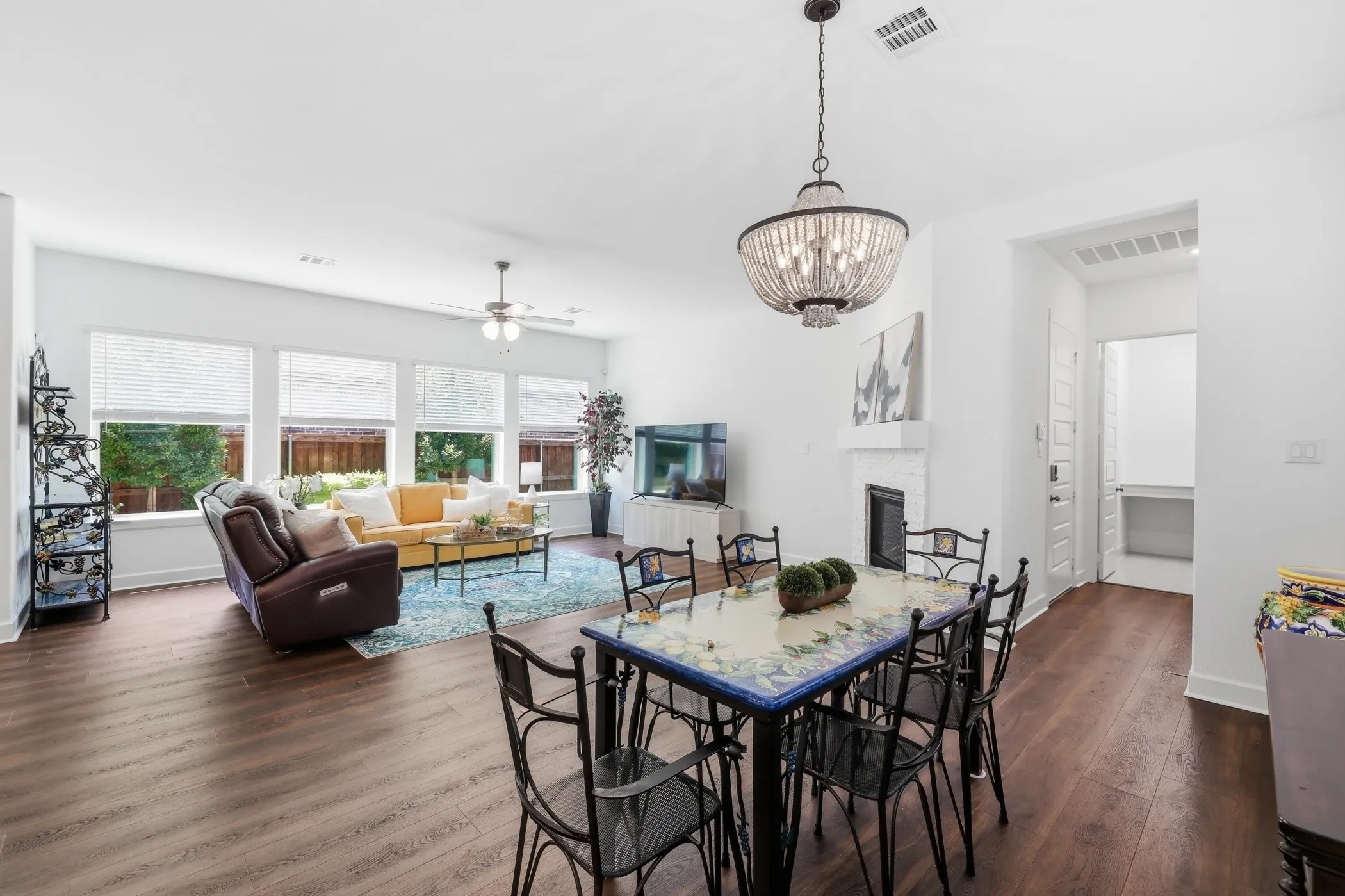 Single Family Residence For Sale in Tarrant County , 4772 Kings Garden Parkway, Arlington, Texas 76005, 2 Bedroom, 2 Bathroom, 2 Garage spaces, 2,251 Sqft, built in 2022, mls#21339391, Real Estate Agent in Arlington, Homes For Sale in Tarrant county, Homes For Sale in Arlington, Realtor in Arlington Texas, Real Estate Brokerage Independent Realty Texas, Luminita Cordes Realtor