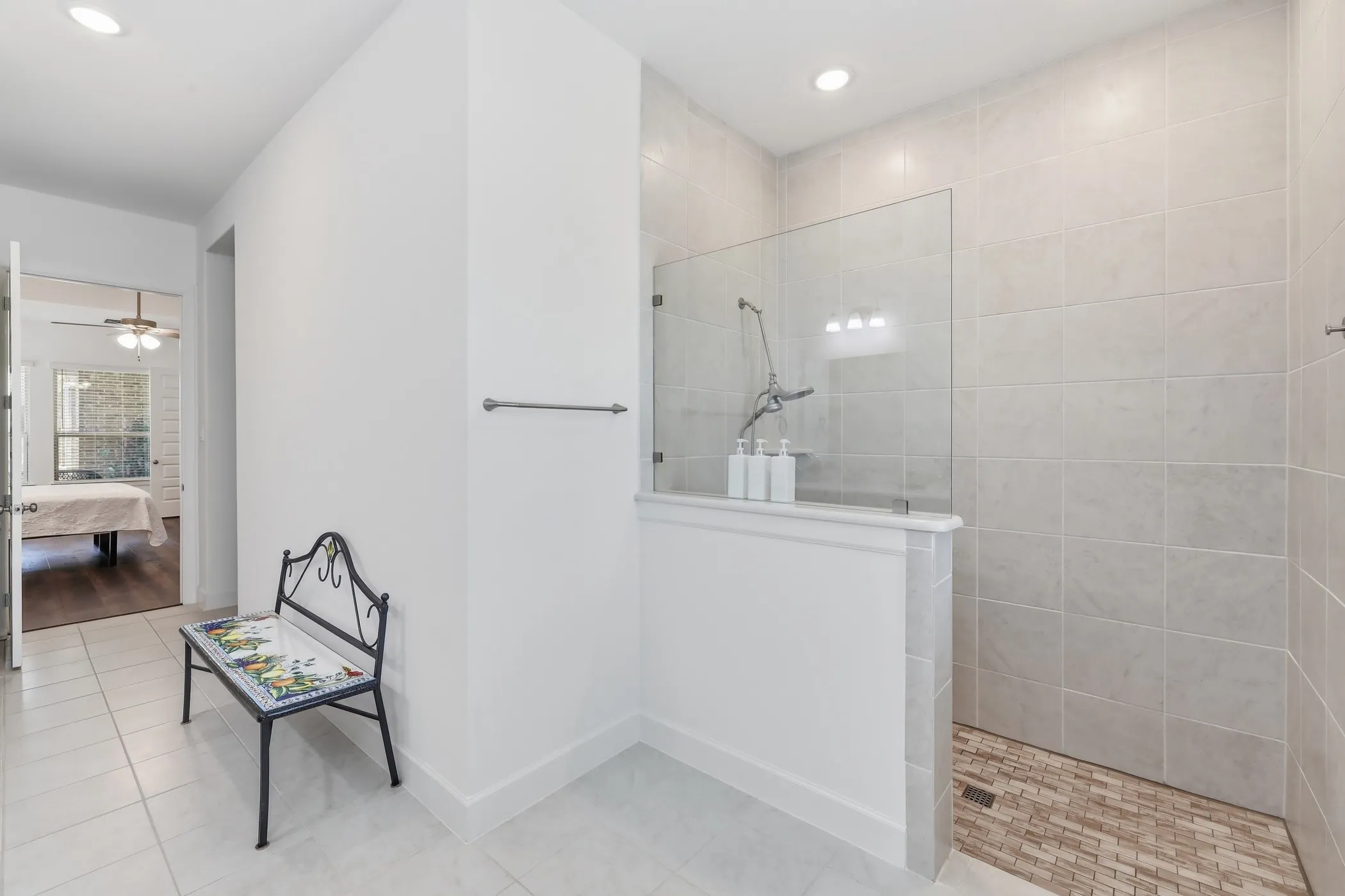 Single Family Residence For Sale in Tarrant County , 4772 Kings Garden Parkway, Arlington, Texas 76005, 2 Bedroom, 2 Bathroom, 2 Garage spaces, 2,251 Sqft, built in 2022, mls#21339391, Real Estate Agent in Arlington, Homes For Sale in Tarrant county, Homes For Sale in Arlington, Realtor in Arlington Texas, Real Estate Brokerage Independent Realty Texas, Luminita Cordes Realtor