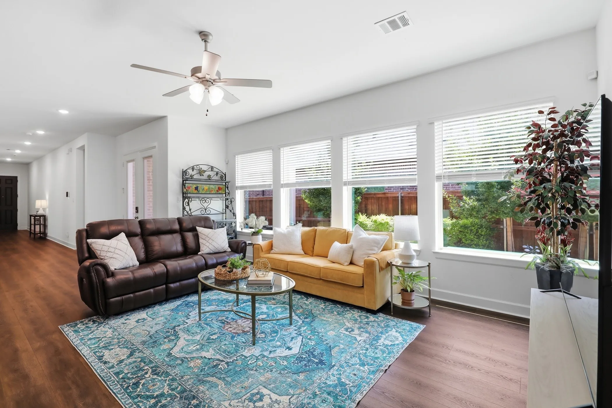 Single Family Residence For Sale in Tarrant County , 4772 Kings Garden Parkway, Arlington, Texas 76005, 2 Bedroom, 2 Bathroom, 2 Garage spaces, 2,251 Sqft, built in 2022, mls#21339391, Real Estate Agent in Arlington, Homes For Sale in Tarrant county, Homes For Sale in Arlington, Realtor in Arlington Texas, Real Estate Brokerage Independent Realty Texas, Luminita Cordes Realtor