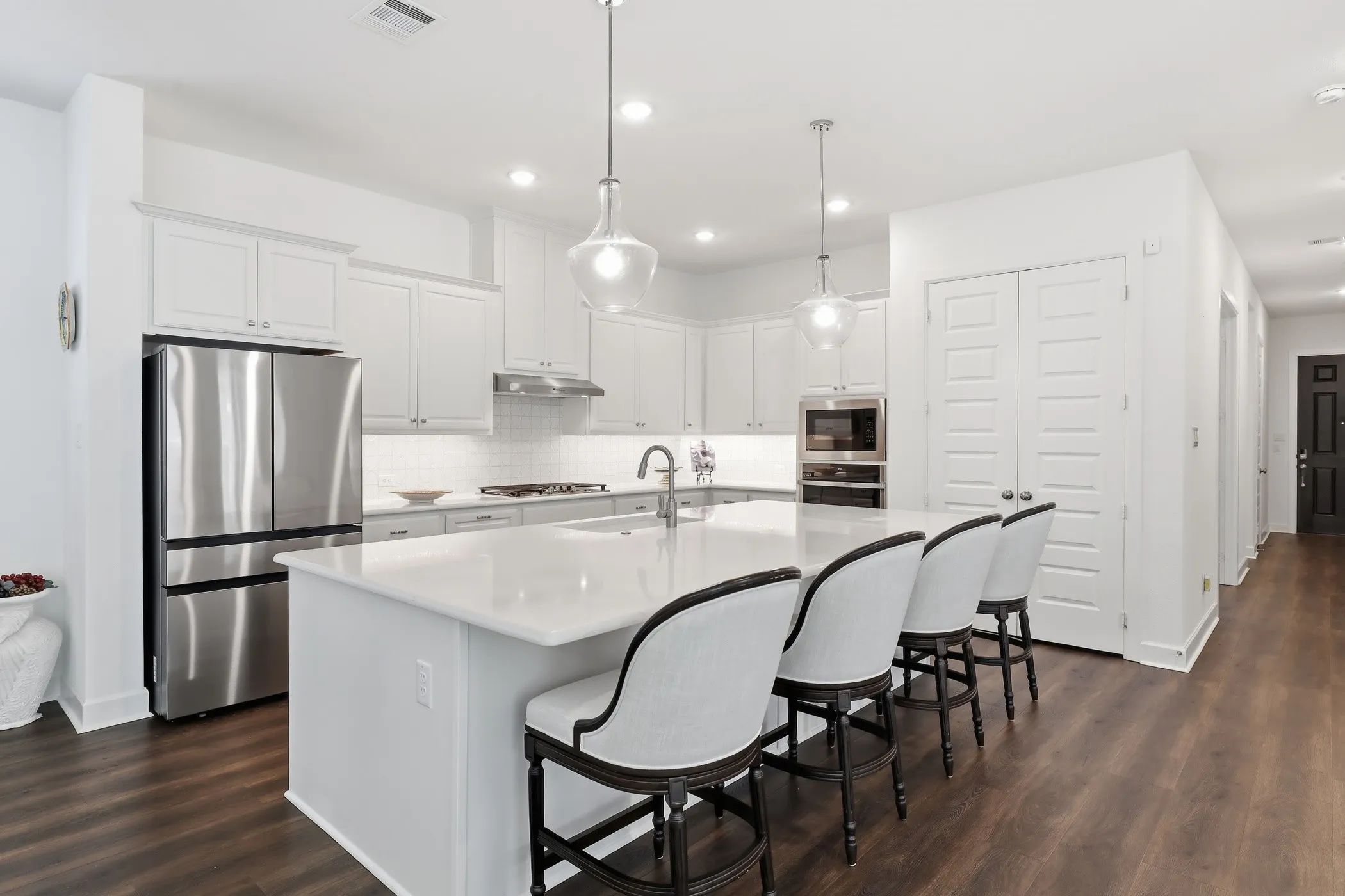 Single Family Residence For Sale in Tarrant County , 4772 Kings Garden Parkway, Arlington, Texas 76005, 2 Bedroom, 2 Bathroom, 2 Garage spaces, 2,251 Sqft, built in 2022, mls#21339391, Real Estate Agent in Arlington, Homes For Sale in Tarrant county, Homes For Sale in Arlington, Realtor in Arlington Texas, Real Estate Brokerage Independent Realty Texas, Luminita Cordes Realtor