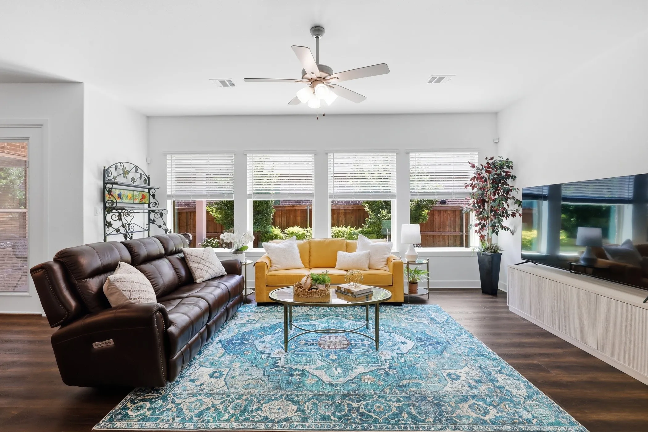 Single Family Residence For Sale in Tarrant County , 4772 Kings Garden Parkway, Arlington, Texas 76005, 2 Bedroom, 2 Bathroom, 2 Garage spaces, 2,251 Sqft, built in 2022, mls#21339391, Real Estate Agent in Arlington, Homes For Sale in Tarrant county, Homes For Sale in Arlington, Realtor in Arlington Texas, Real Estate Brokerage Independent Realty Texas, Luminita Cordes Realtor